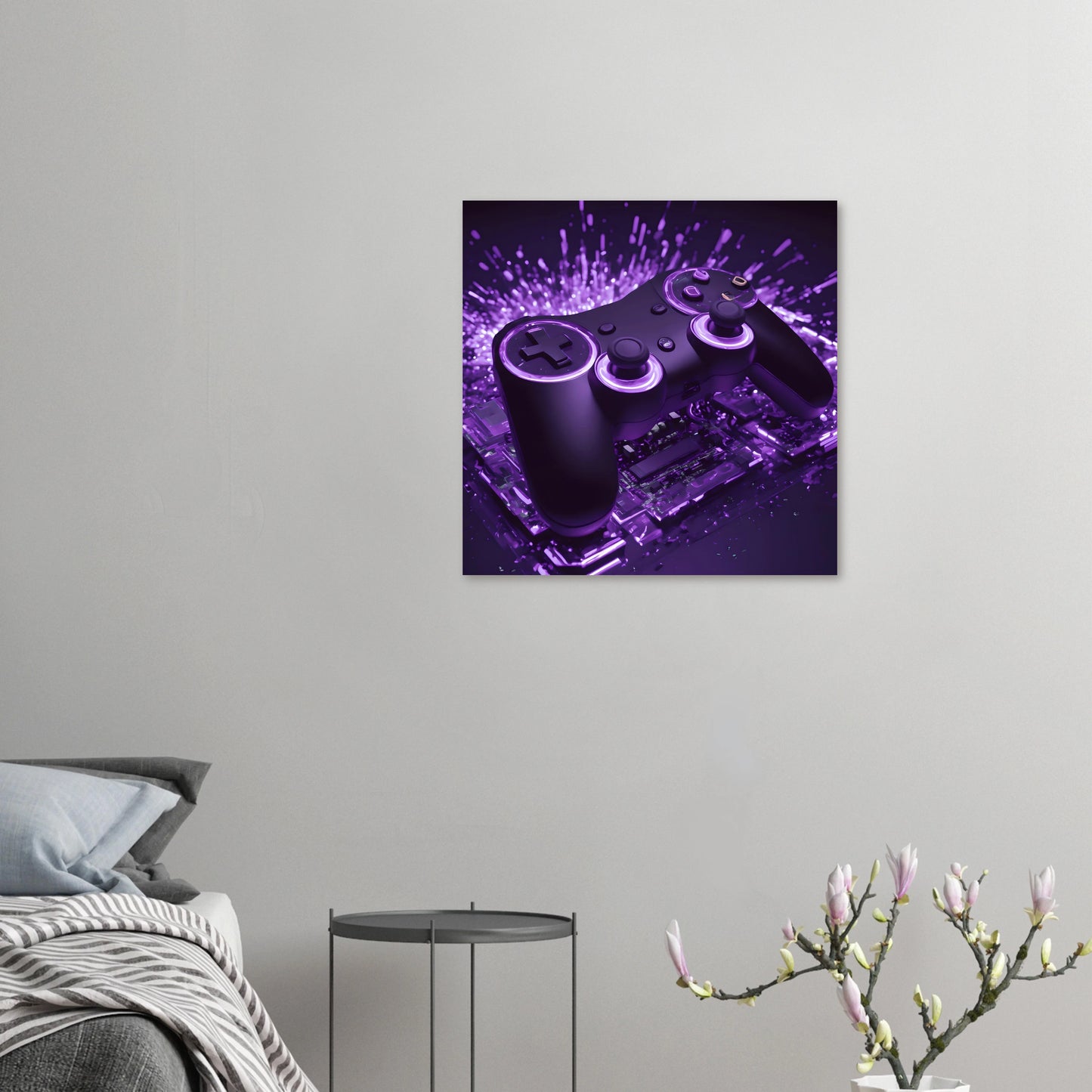 Modernes Gaming-Wandbild mit einem schwarzen Controller, der von violettem Neonlicht und Lichtpartikeln umgeben ist. 60x60 cm. Dibond