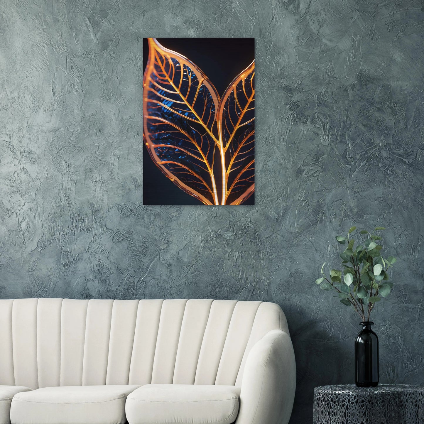 Modernes Wandbild mit zwei goldenen, gläsernen Blättern in Makroaufnahme auf dunklem Hintergrund, Format 60x90 cm. Brushed