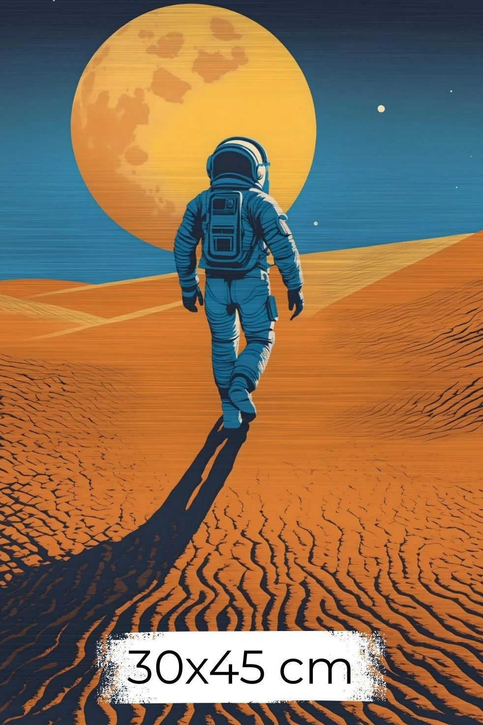 Minimalistisches Wandbild eines Astronauten, der in einer Wüste auf einen riesigen orangefarbenen Planeten zugeht. Brushed 30x45 cm