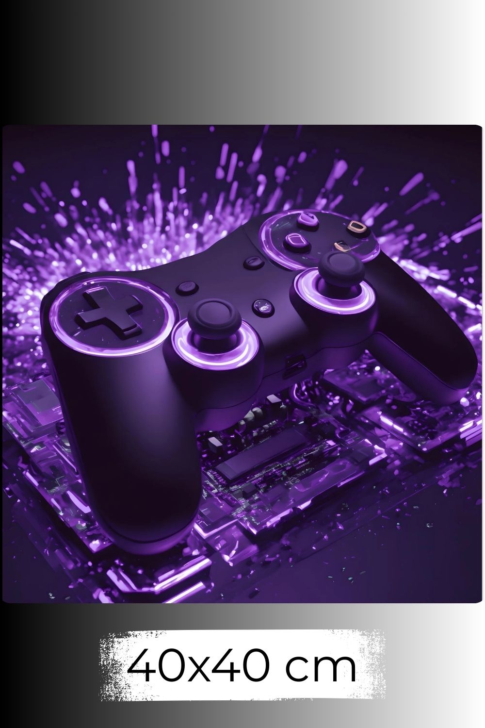 Modernes Gaming-Wandbild mit einem schwarzen Controller, der von violettem Neonlicht und Lichtpartikeln umgeben ist. Dibond 40x40 cm