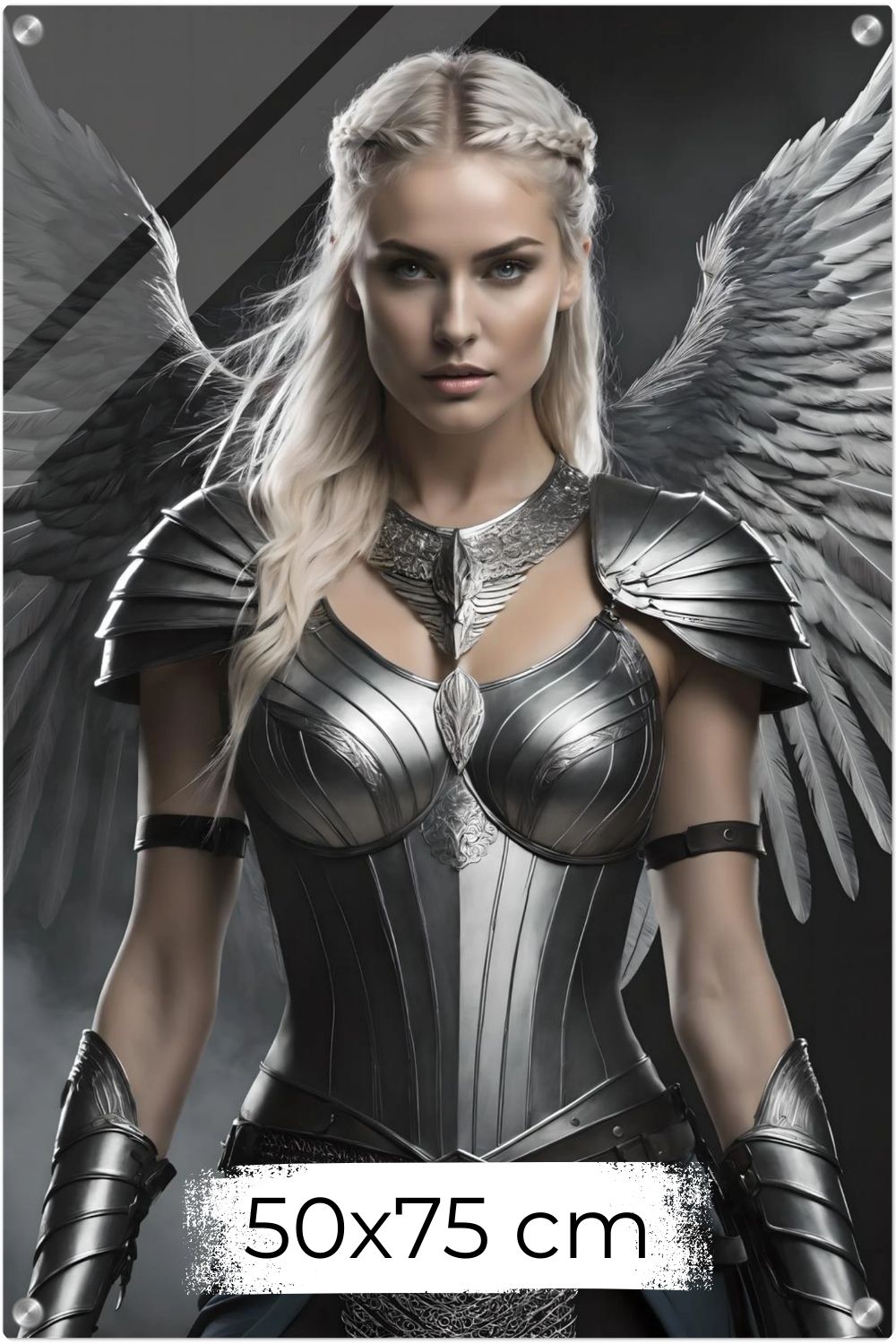 Cineastisches Fantasy-Wandbild einer majestätischen Walküre in glänzender Silberrüstung mit großen, detaillierten Metallflügeln vor dunklem Hintergrund. Acryl 50x75 cm