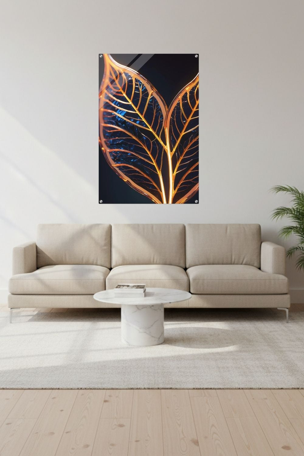 Abstraktes Wandbild mit einer großen goldenen Feder inmitten von fließenden Farbwirbeln in Smaragdgrün und Magenta. Acryl