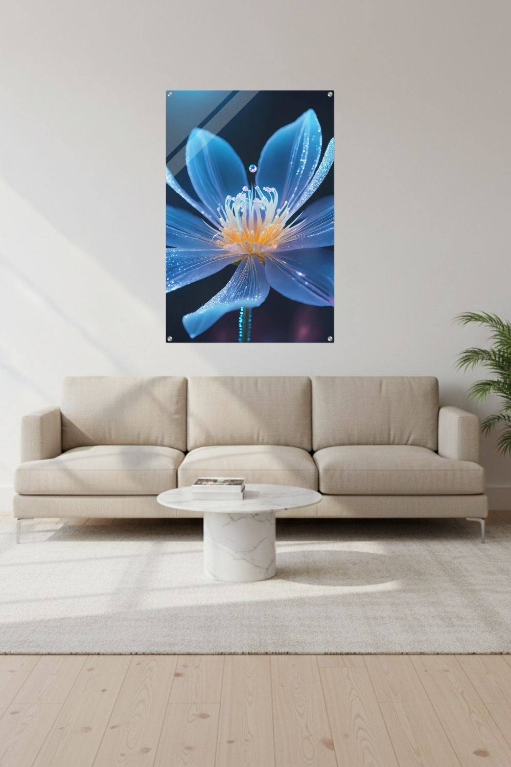 Digitales Wandbild einer blau leuchtenden Blüte mit goldenem Kern und schimmernden Lichtpartikeln auf dunklem Grund. Acryl
