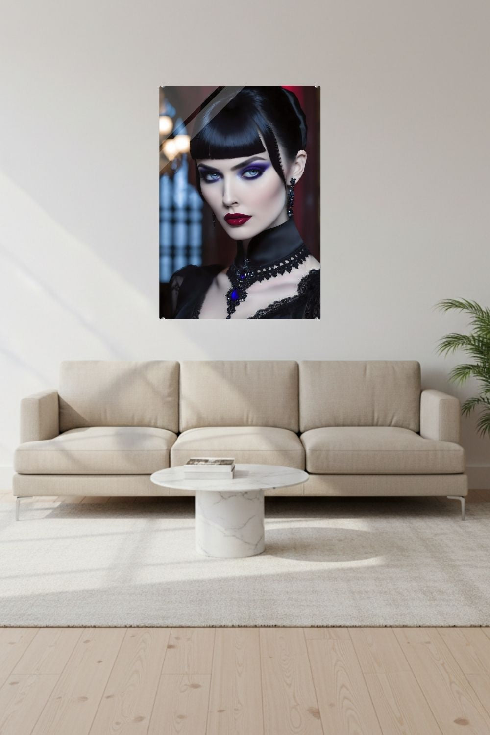 Nahaufnahme einer Frau mit kurzem Pony, lila Lidschatten, roten Lippen und schwarzem Schmuck mit blauen Edelsteinen. Acryl