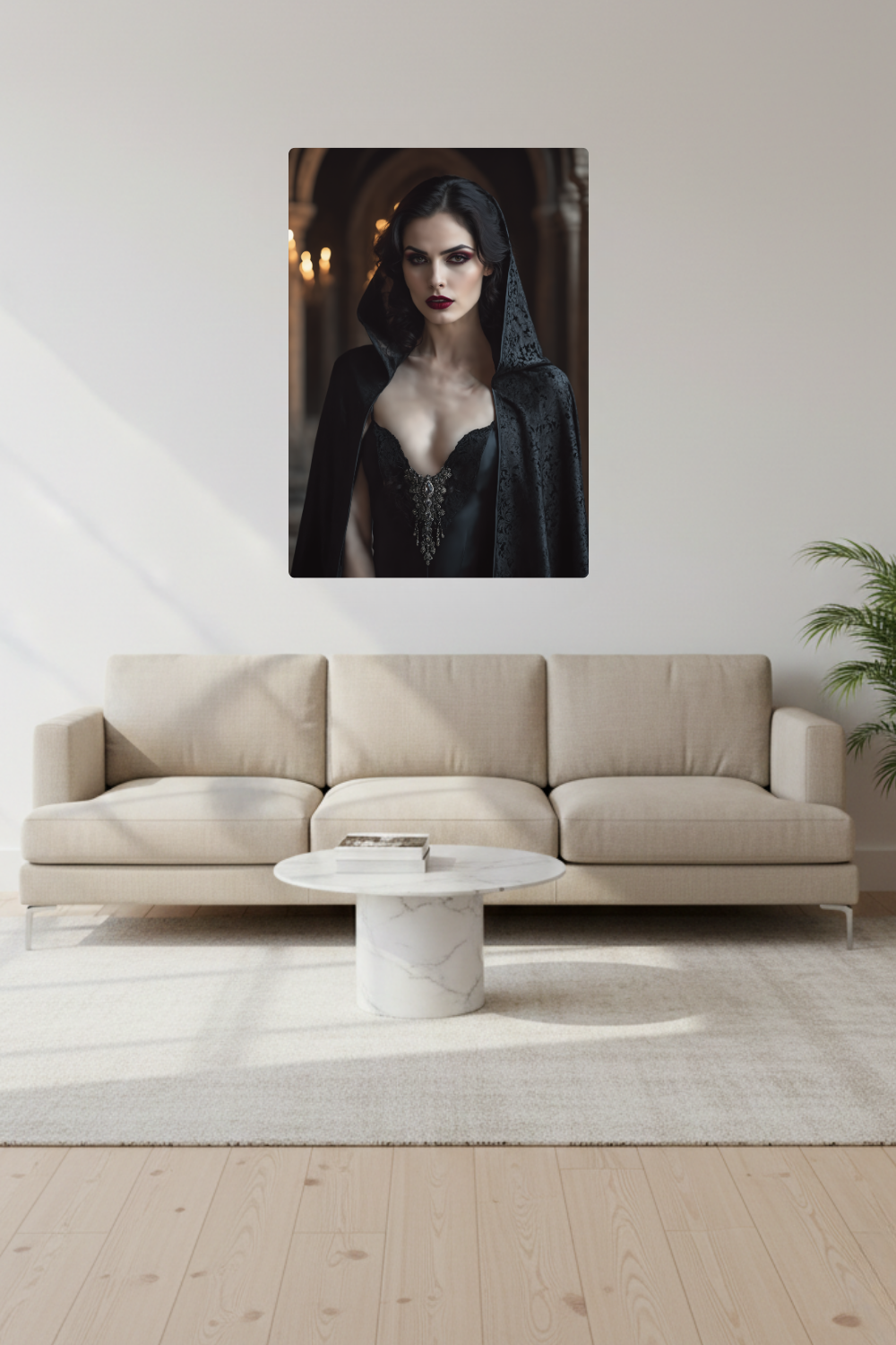 Hochwertiges Porträt einer Frau mit dunklen Haaren und roten Lippen, die einen schwarzen Spitzenumhang mit Kapuze vor einem Hintergrund mit brennenden Kerzen trägt. Acryl