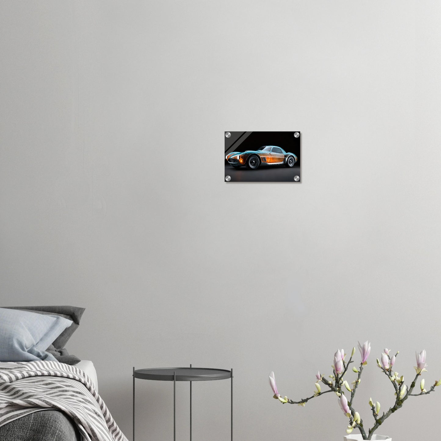 Digitales Kunstwerk eines klassischen Sportwagens mit einer transparenten, bernsteinfarbenen Karosserie und blauen Lichtreflexen. 20x30 cm. Acryl