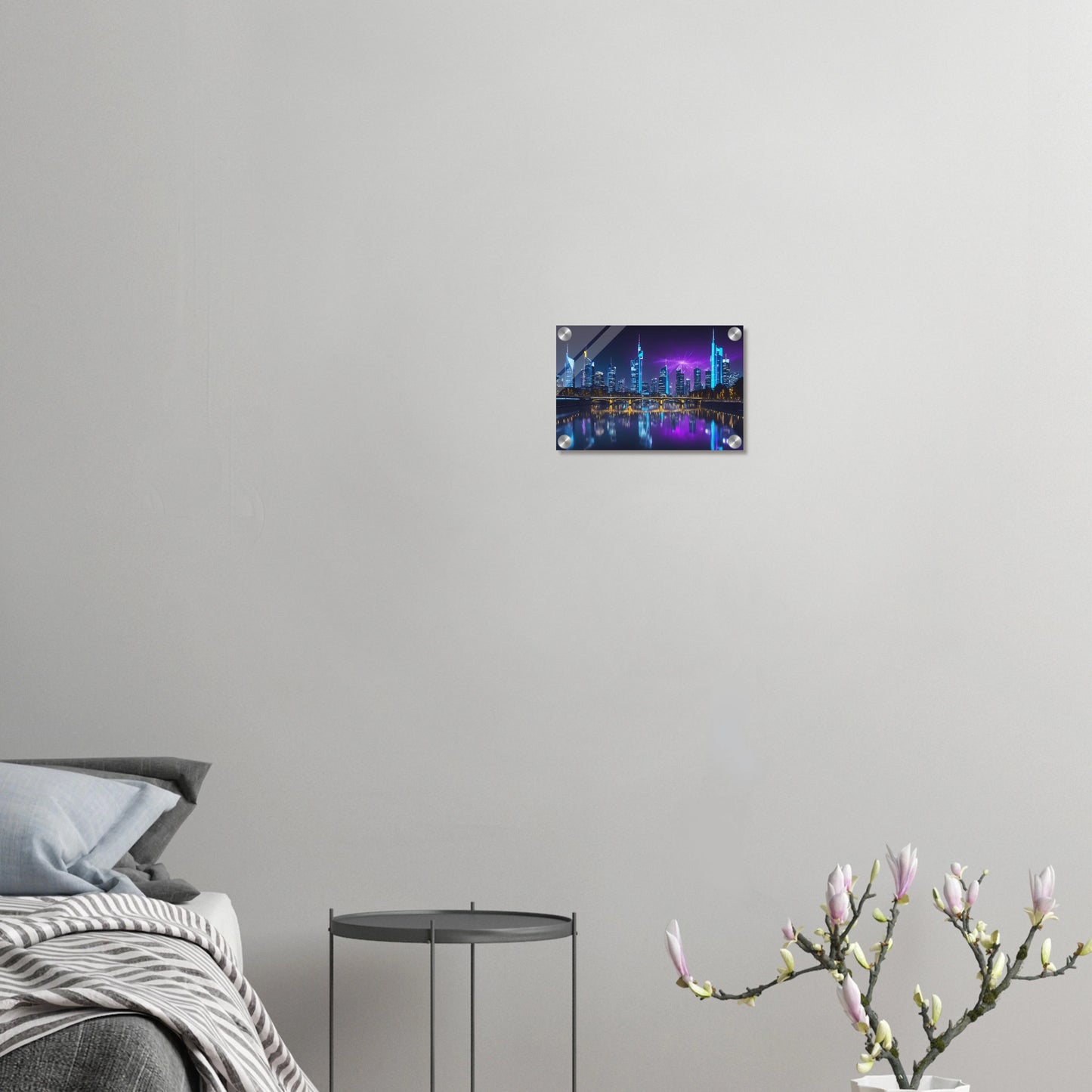 Modernes Wandbild der Frankfurter Skyline bei Nacht mit beleuchteten Wolkenkratzern und violetten Lichteffekten am Himmel. 20x30 cm. Acryl