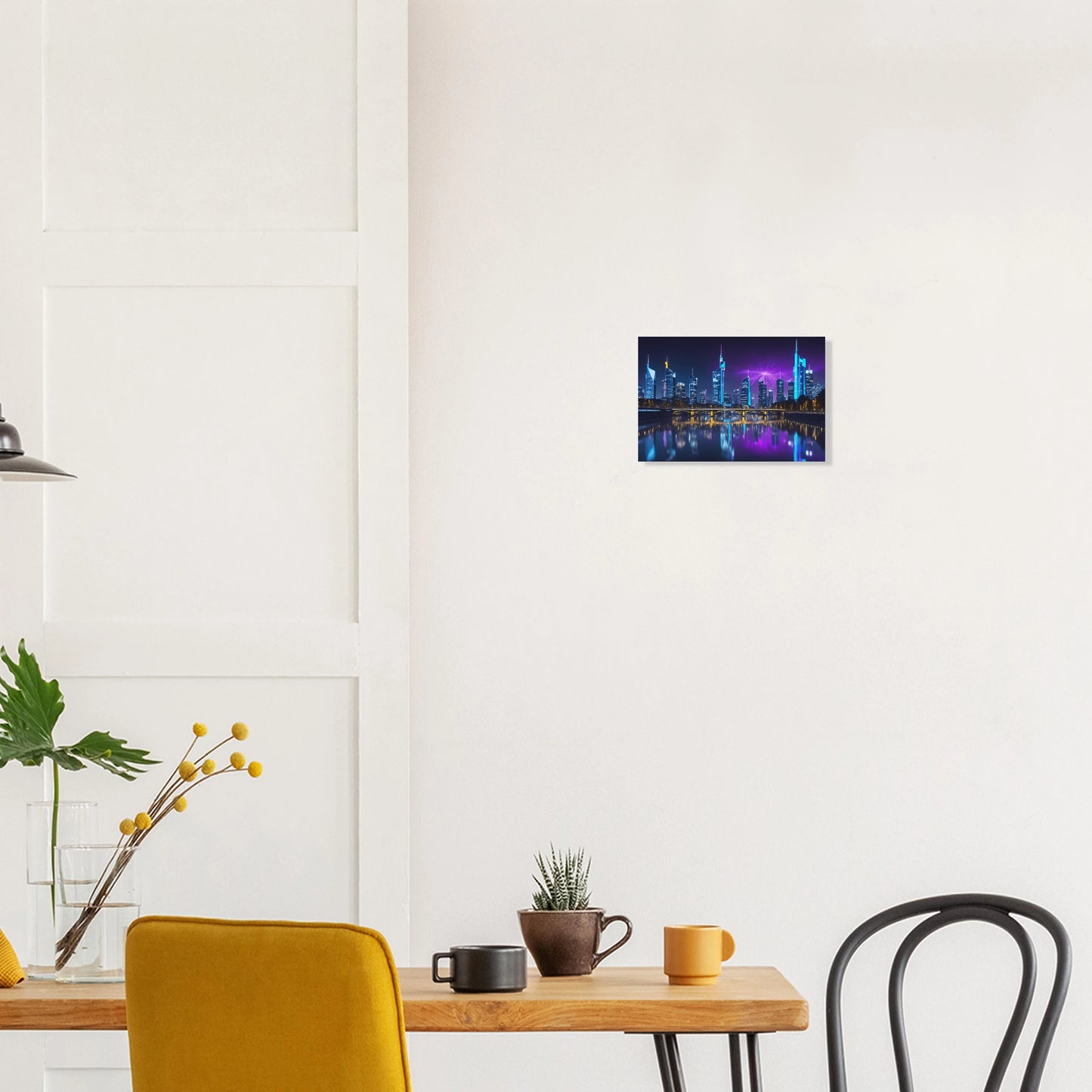 Modernes Wandbild der Frankfurter Skyline bei Nacht mit beleuchteten Wolkenkratzern und violetten Lichteffekten am Himmel. 20x30 cm. Dibond