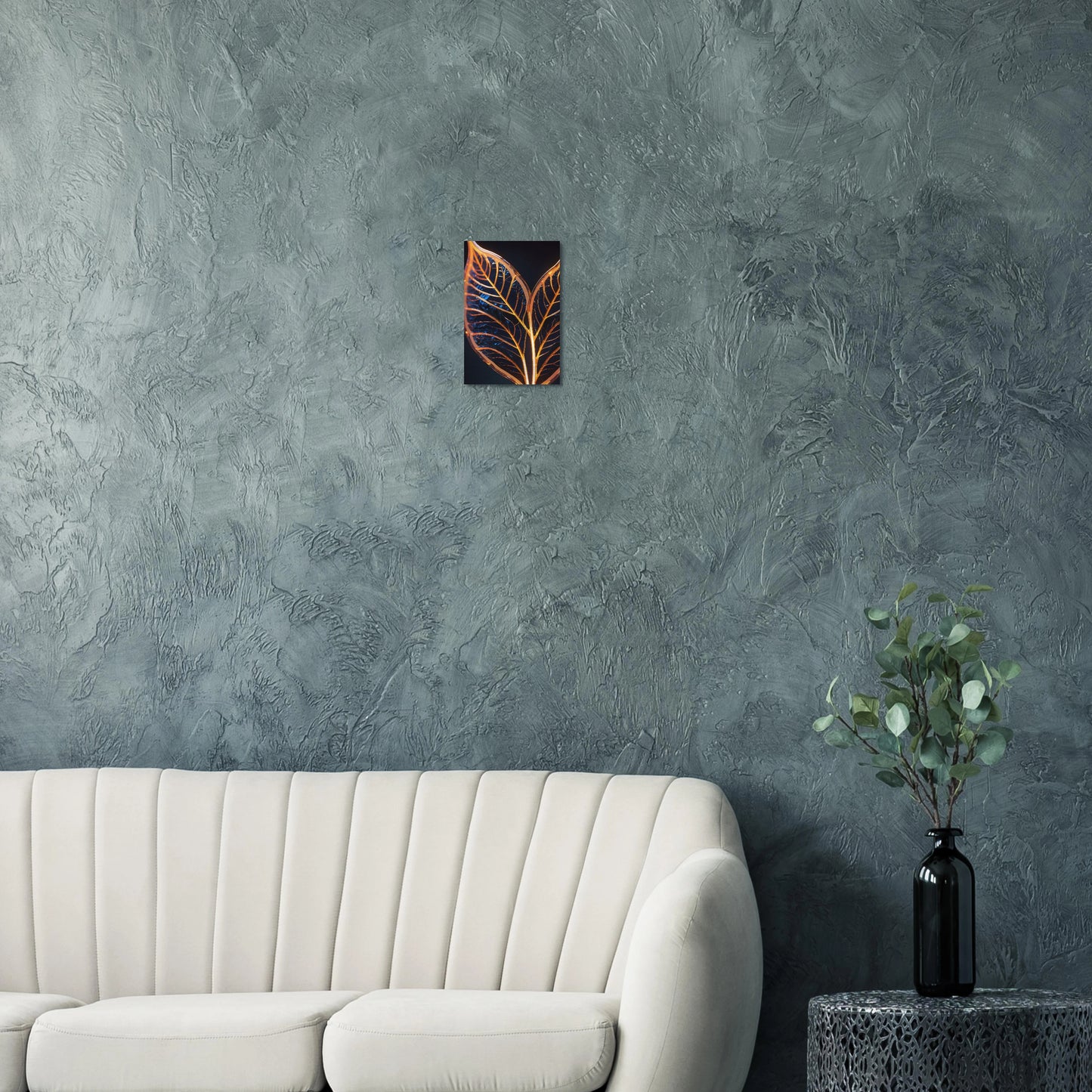 Modernes Wandbild mit zwei goldenen, gläsernen Blättern in Makroaufnahme auf dunklem Hintergrund, Format 20x30 cm. Brushed