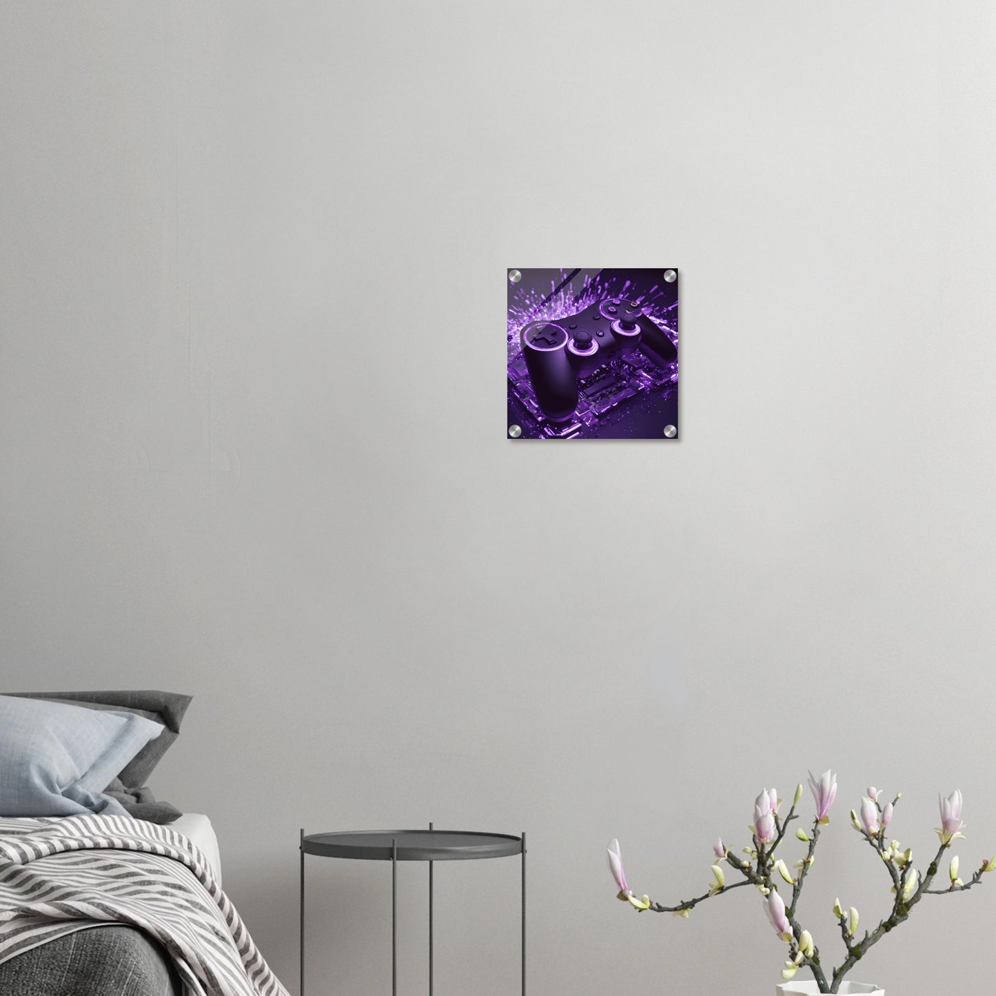 Modernes Gaming-Wandbild mit einem schwarzen Controller, der von violettem Neonlicht und Lichtpartikeln umgeben ist.30x30 cm. Acryl