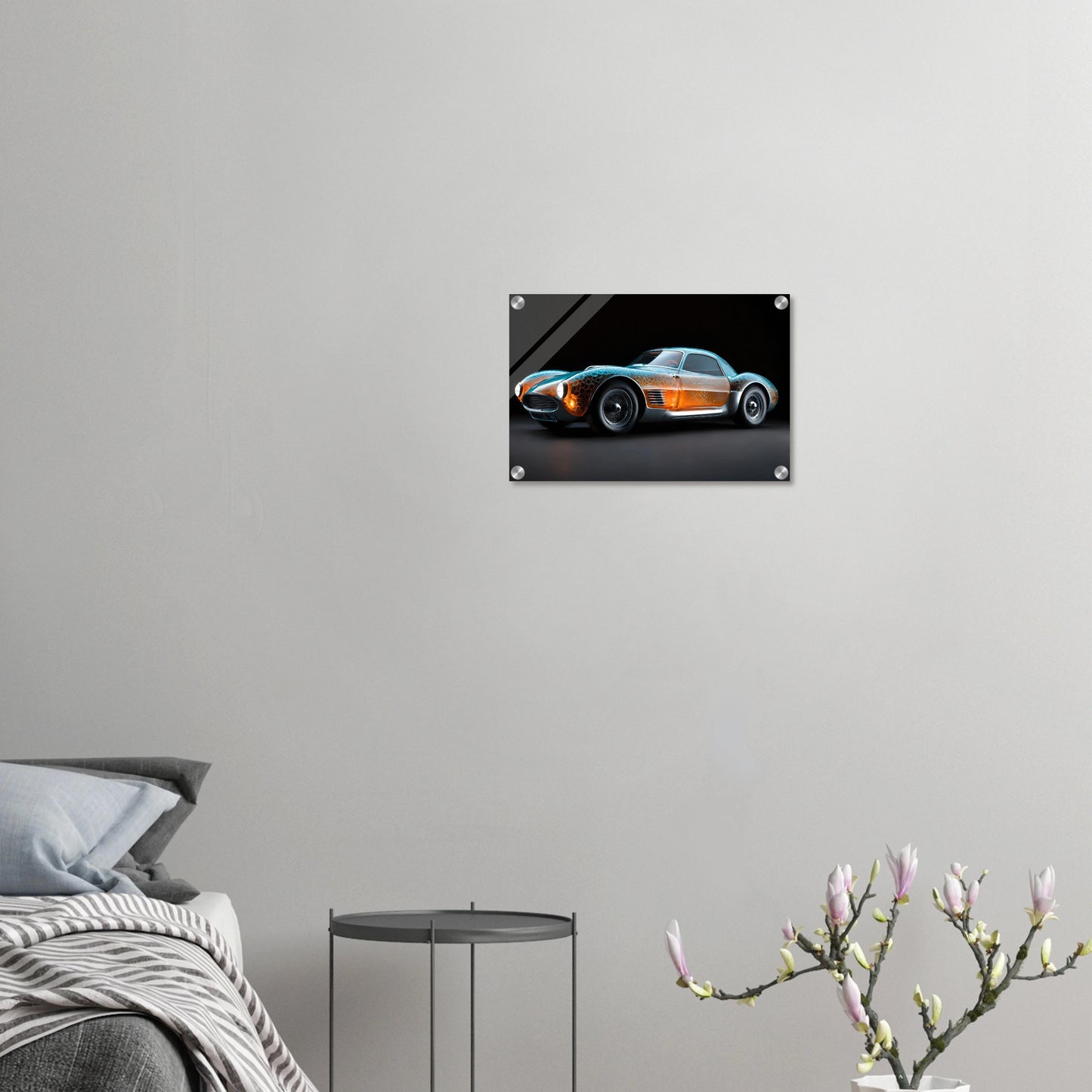 Digitales Kunstwerk eines klassischen Sportwagens mit einer transparenten, bernsteinfarbenen Karosserie und blauen Lichtreflexen. 30x45 cm. Acryl