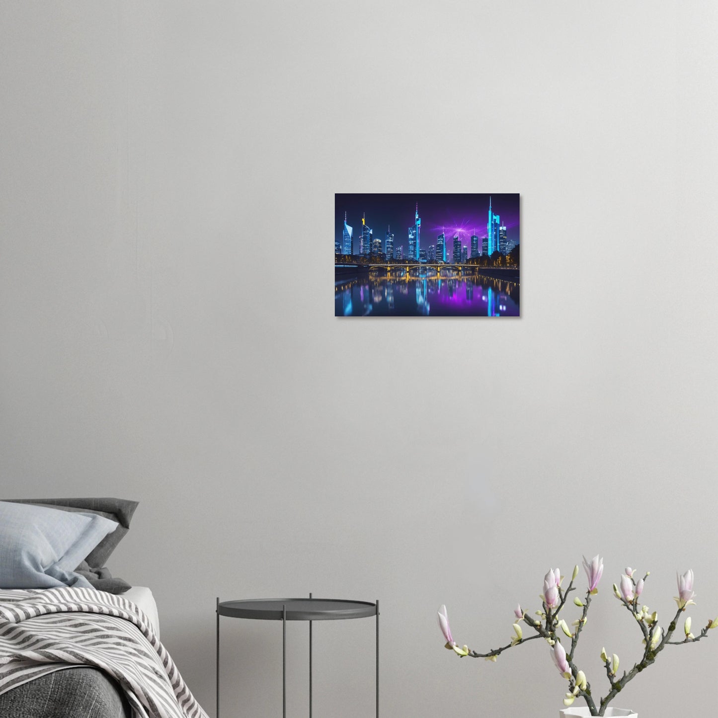 Modernes Wandbild der Frankfurter Skyline bei Nacht mit beleuchteten Wolkenkratzern und violetten Lichteffekten am Himmel. 30x45 cm. Dibond