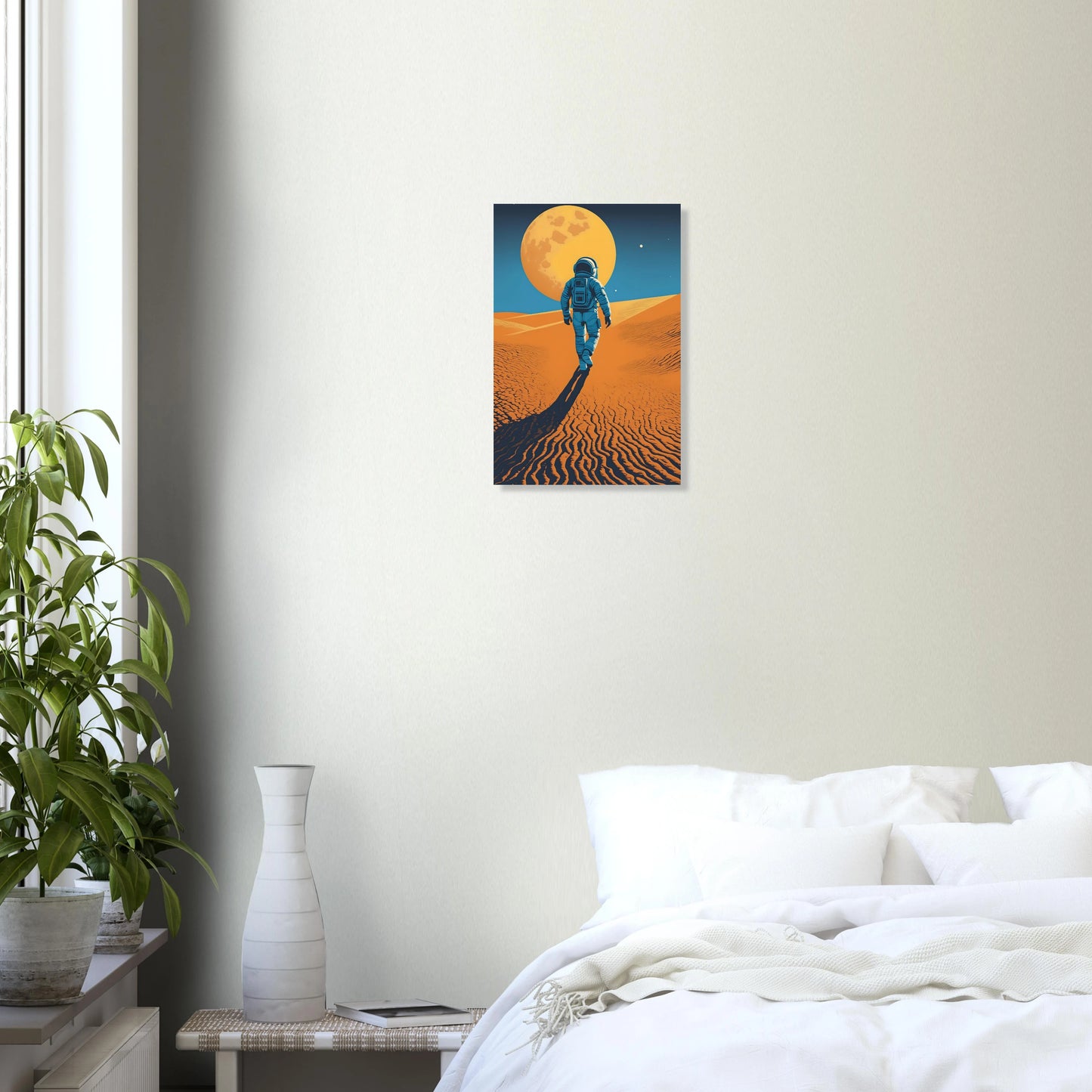 Illustration eines Astronauten, der bei Nacht durch eine orangefarbene Wüstenlandschaft unter einem großen Vollmond wandert. 30x45 cm. Dibond