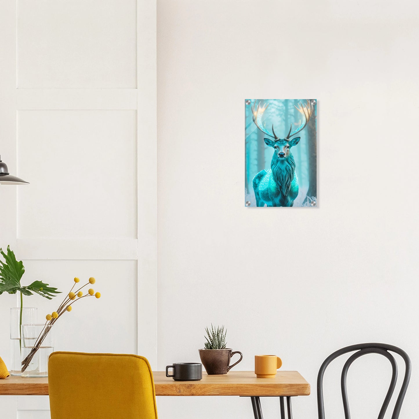 Digitales Kunstwerk eines Hirsches mit einem hell leuchtenden, kristallinen Geweih in einem nebligen blauen Winterwald. 30x45 cm. Acryl