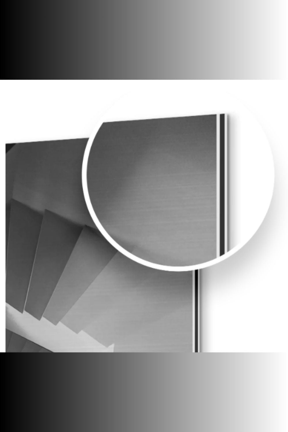 Futuristisches Wandbild eines transparenten Gaming-Controllers, der von innen heraus in hellem Cyan-Blau leuchtet, vor einem dunklen Hintergrund mit Lichteffekten. Dibond