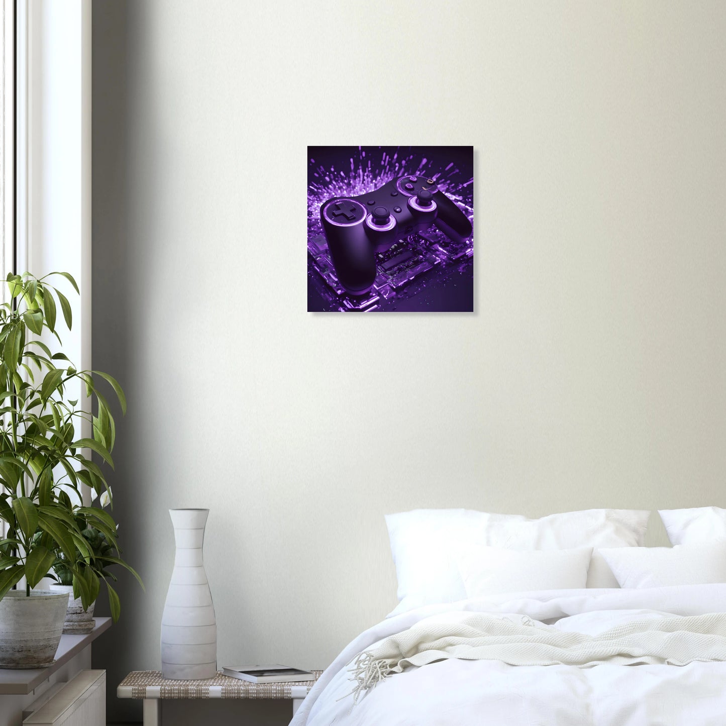 Modernes Gaming-Wandbild mit einem schwarzen Controller, der von violettem Neonlicht und Lichtpartikeln umgeben ist. 40x40 cm. Dibond