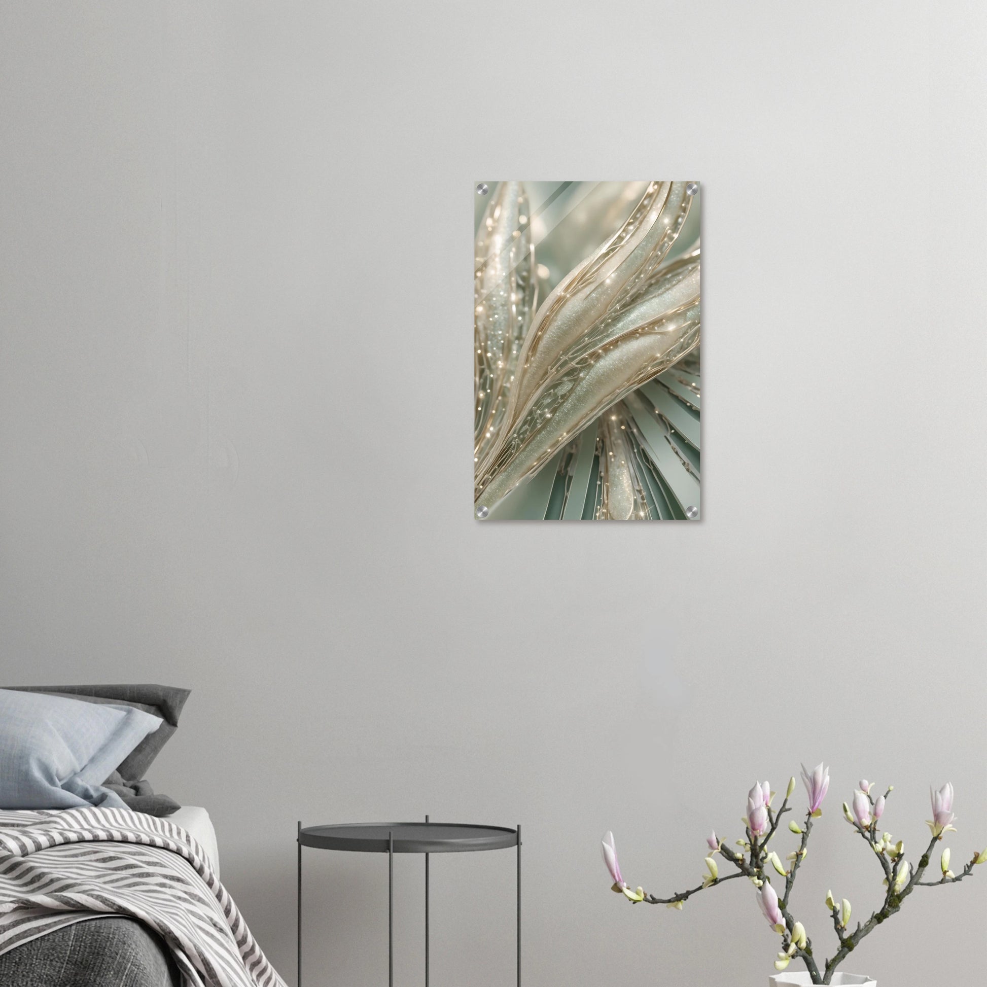 Abstraktes Kunstwerk mit organischen, cremefarbenen Strukturen, glitzernden Kristalldetails und weißen Perlen. 40x60 cm. Acryl