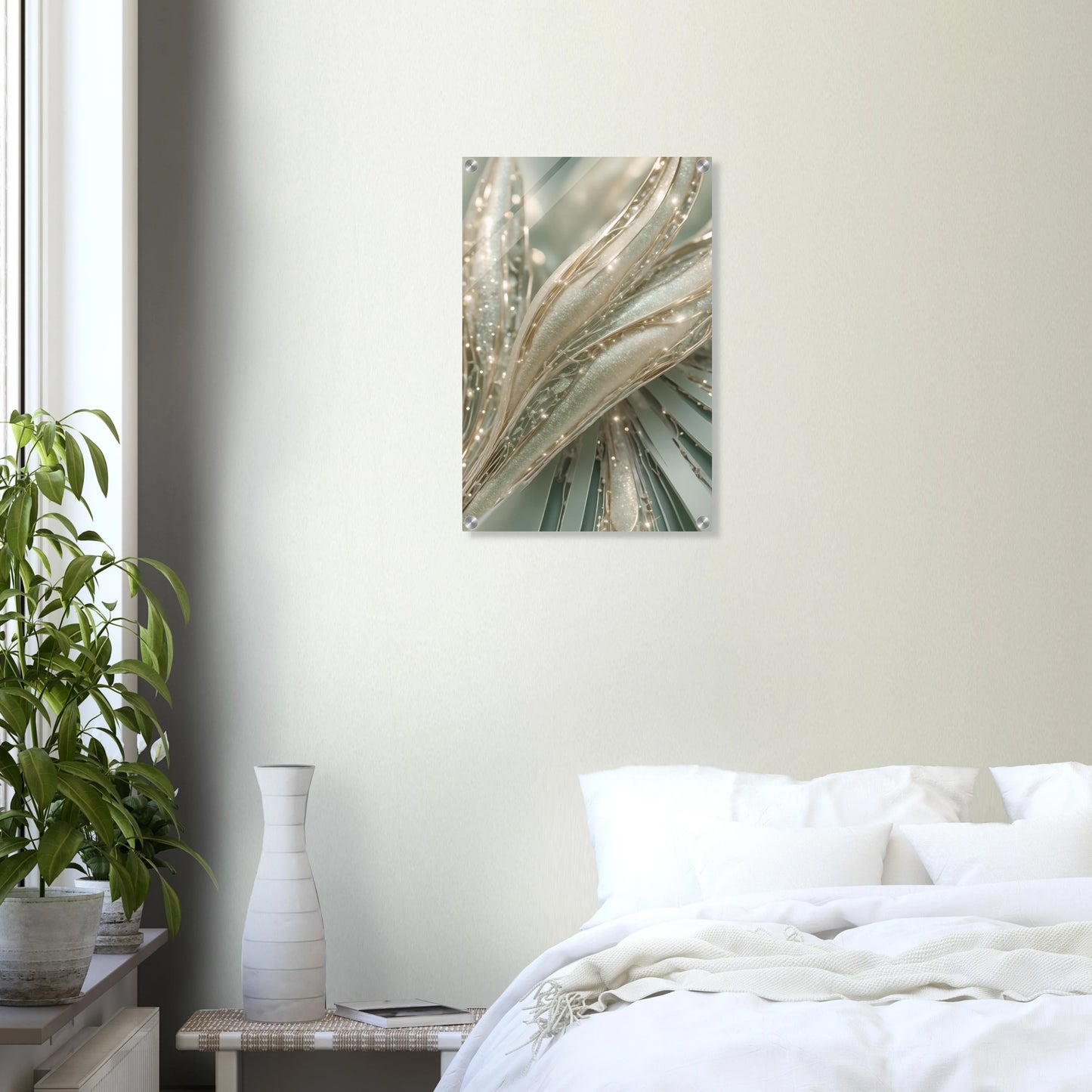 Abstraktes Kunstwerk mit organischen, cremefarbenen Strukturen, glitzernden Kristalldetails und weißen Perlen. 40x60 cm. Acryl