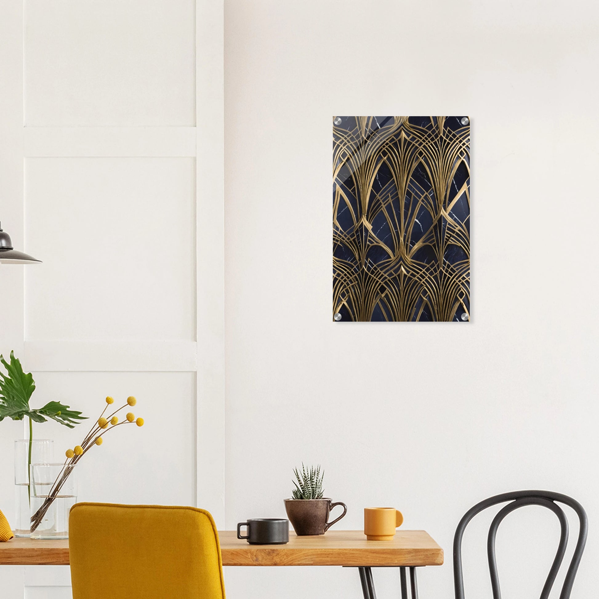 Modernes Wandbild mit goldenen, symmetrischen Art-Déco-Bögen auf einem dunkelblauen, marmorierten Hintergrund. 40x60 cm. Acryl