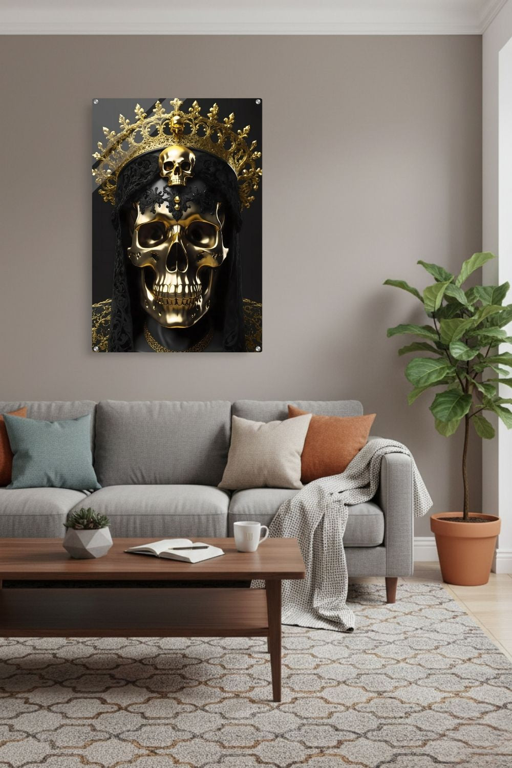 Modernes Wandbild eines golden glänzenden Schädels mit einer großen, filigranen Goldkrone vor dunklem Hintergrund. Acryl