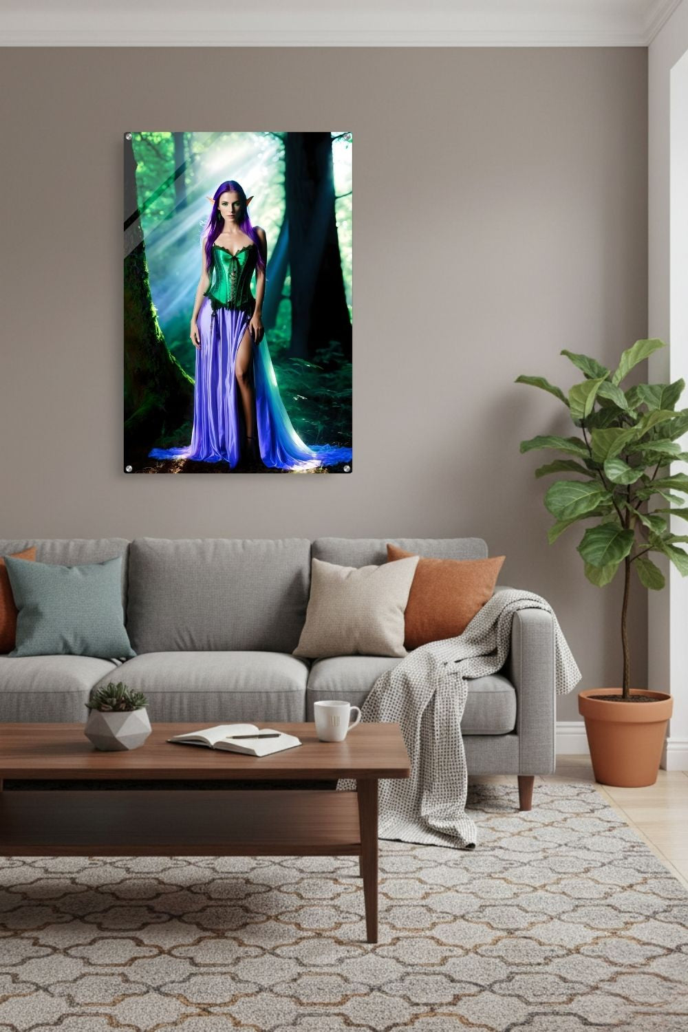 Tauchen Sie ein in eine magische Welt: „Forest Enchantress“ zeigt eine mystische Elfe im Sonnenlicht des Waldes. Jetzt hochwertig bei Gudekind bestellen. Acryl