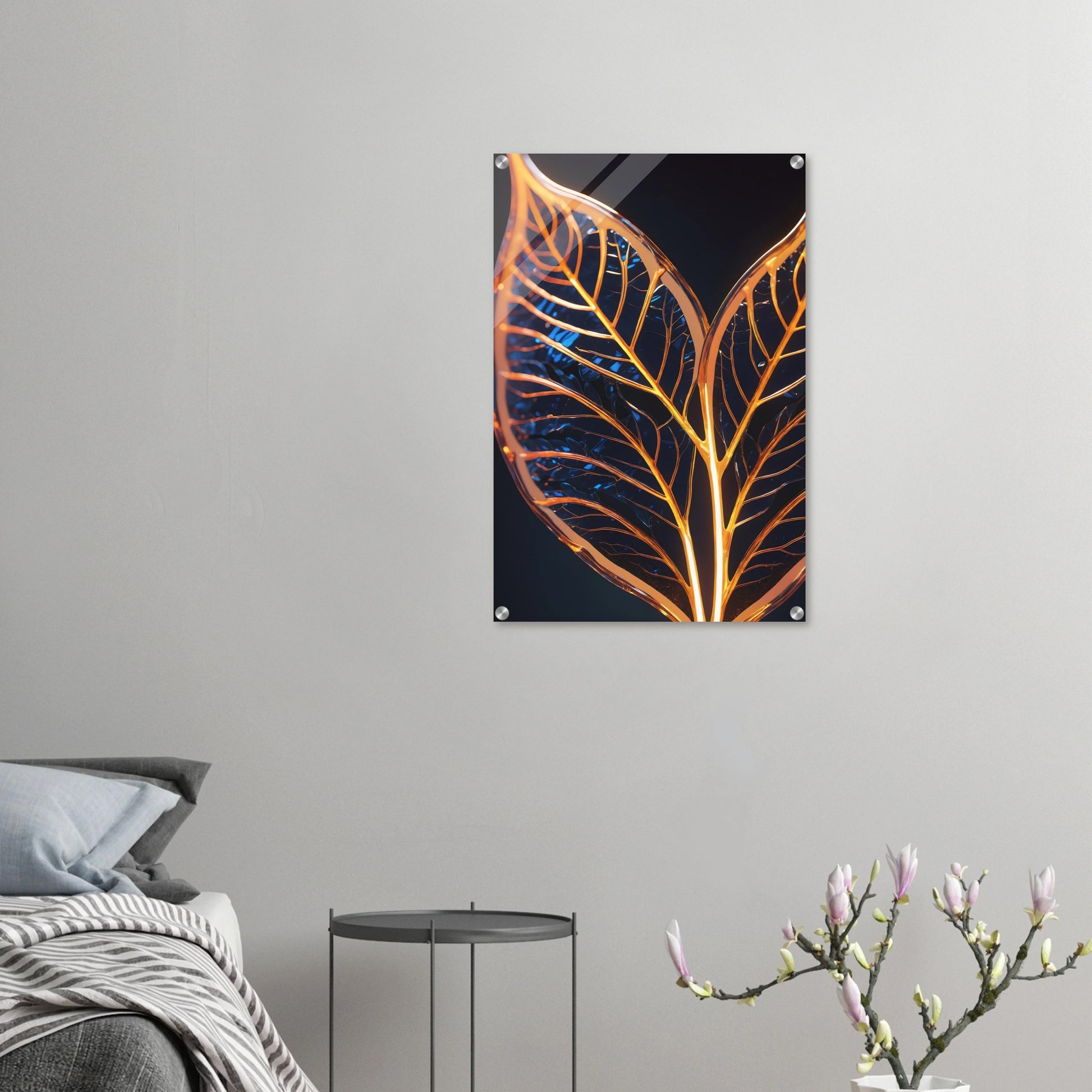 Modernes Wandbild mit zwei goldenen, gläsernen Blättern in Makroaufnahme auf dunklem Hintergrund, Format 50x75 cm. Acryl