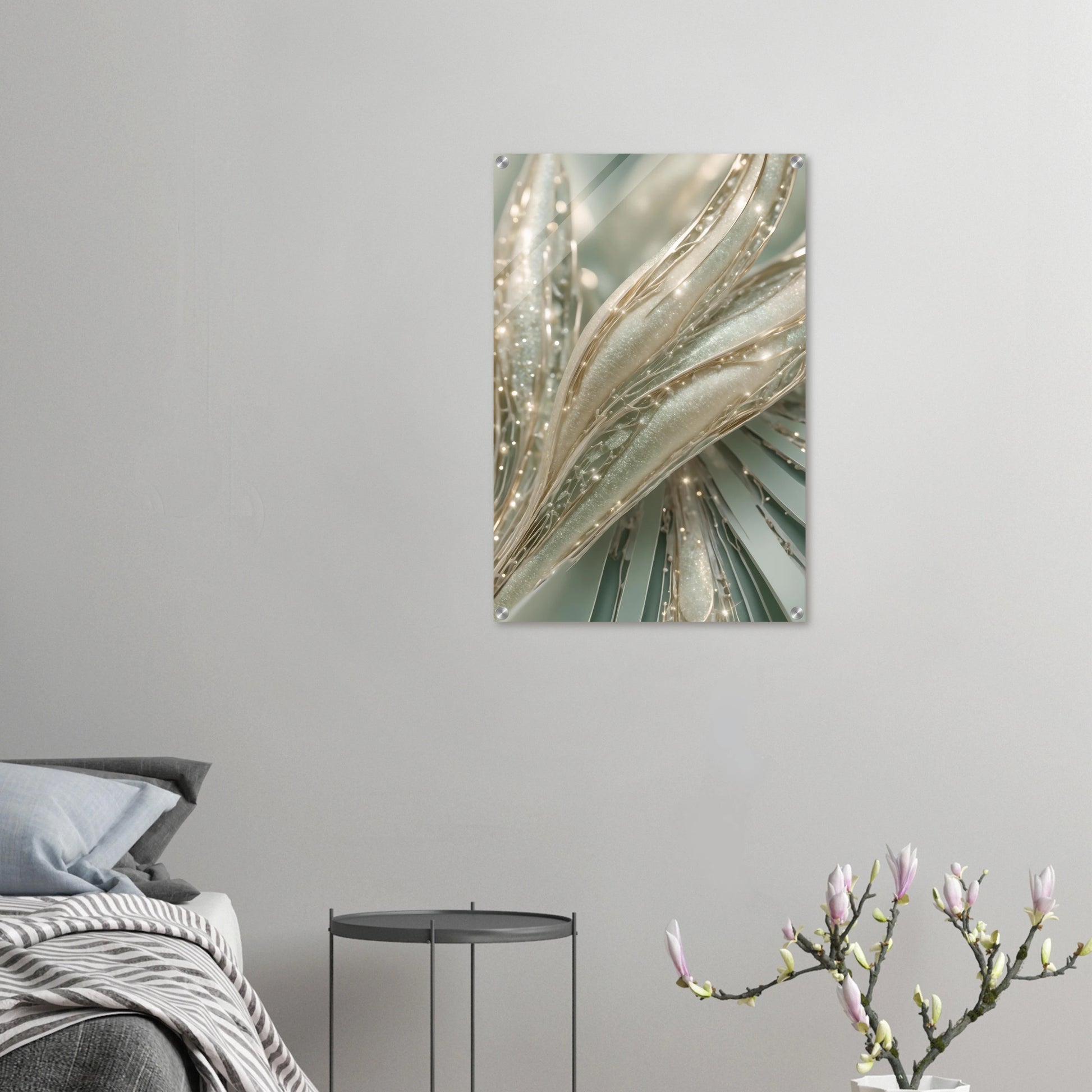 Abstraktes Kunstwerk mit organischen, cremefarbenen Strukturen, glitzernden Kristalldetails und weißen Perlen. 50x75 cm. Acryl