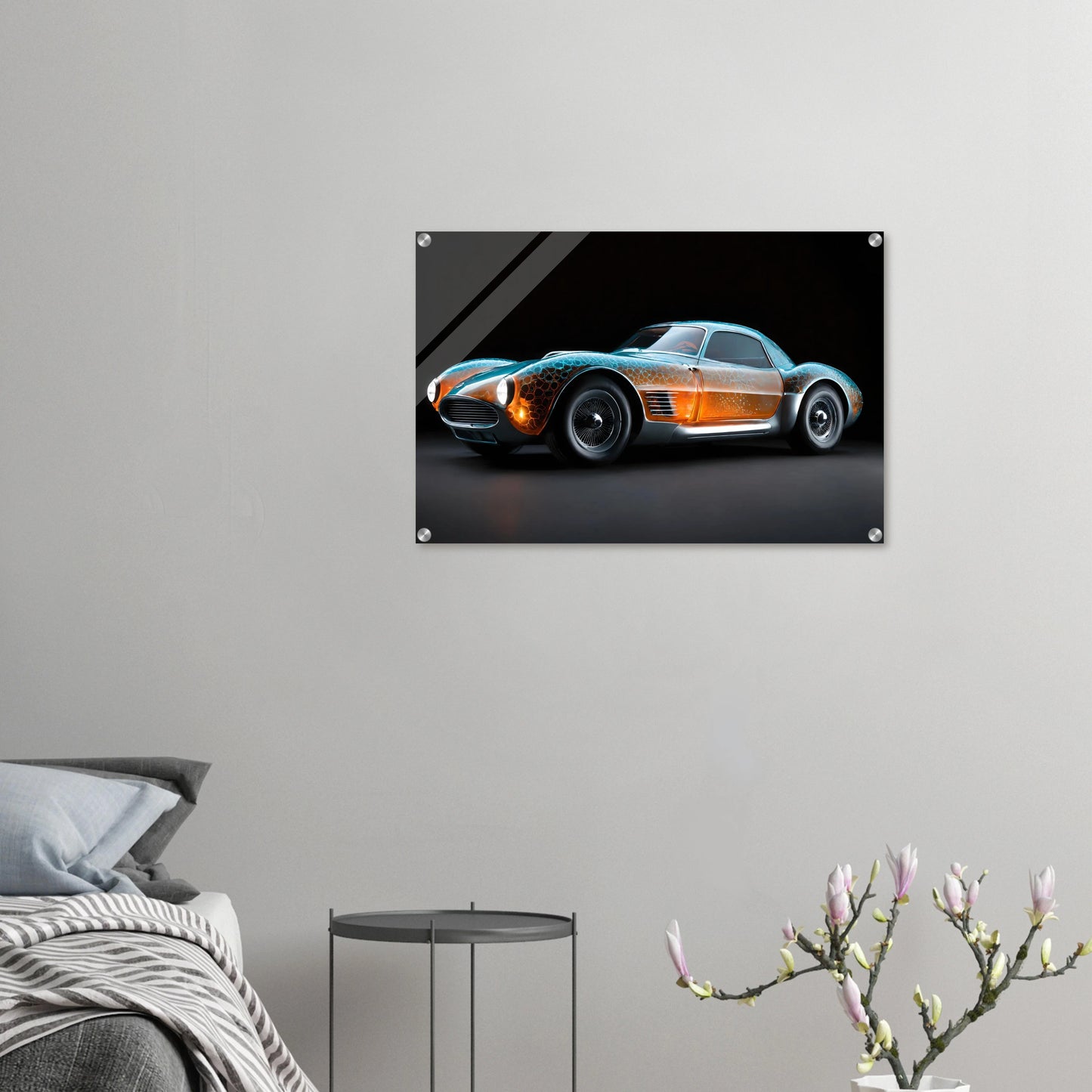 Digitales Kunstwerk eines klassischen Sportwagens mit einer transparenten, bernsteinfarbenen Karosserie und blauen Lichtreflexen. 50x75 cm. Acryl