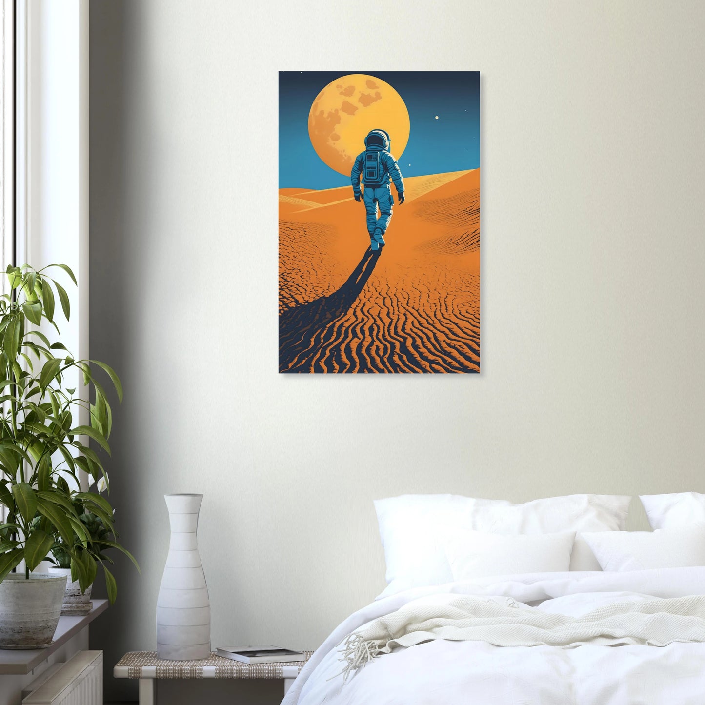 Illustration eines Astronauten, der bei Nacht durch eine orangefarbene Wüstenlandschaft unter einem großen Vollmond wandert. 50x75 cm. Dibond