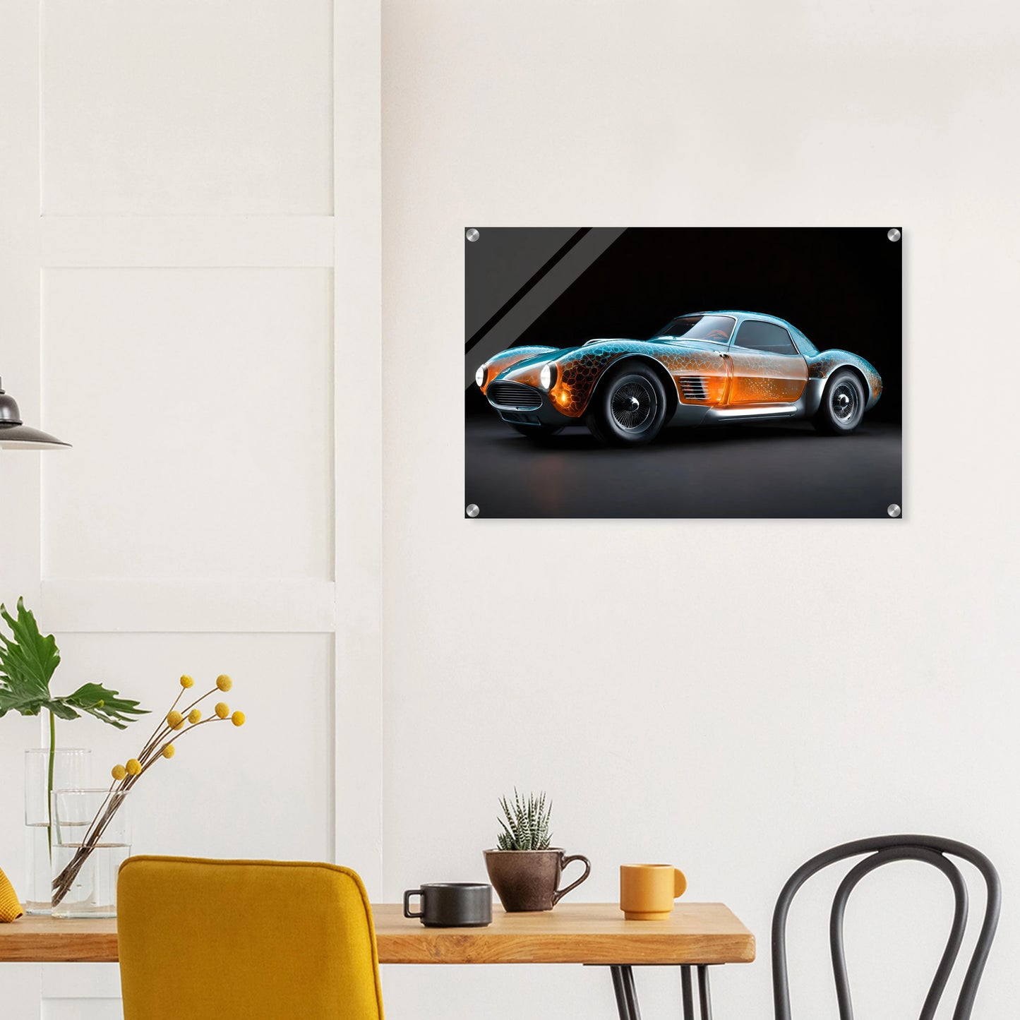 Digitales Kunstwerk eines klassischen Sportwagens mit einer transparenten, bernsteinfarbenen Karosserie und blauen Lichtreflexen. 50x75 cm. Acryl