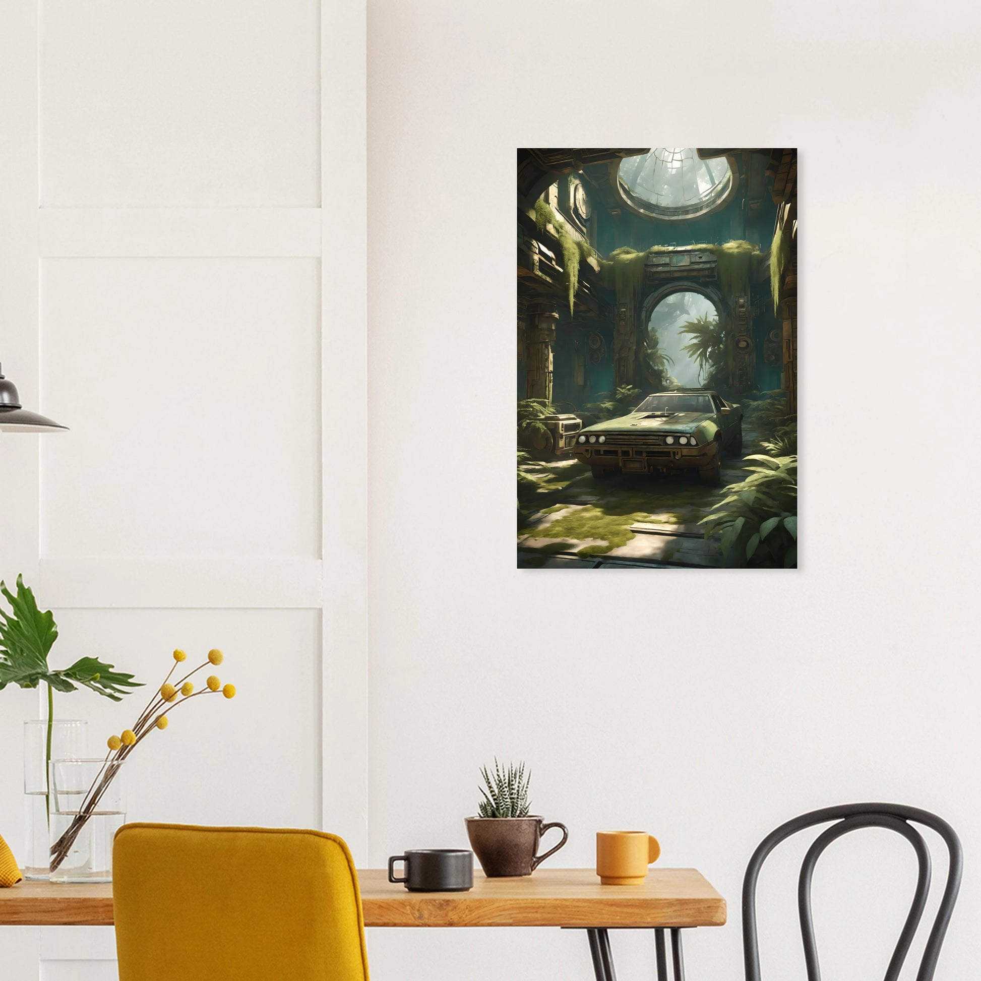 Digitales Kunstwerk eines alten, grünen Autos in einer großen, von Pflanzen und Moos bewachsenen Tempel-Ruine mit Lichteinfall von oben. 50x75 cm. Dibond