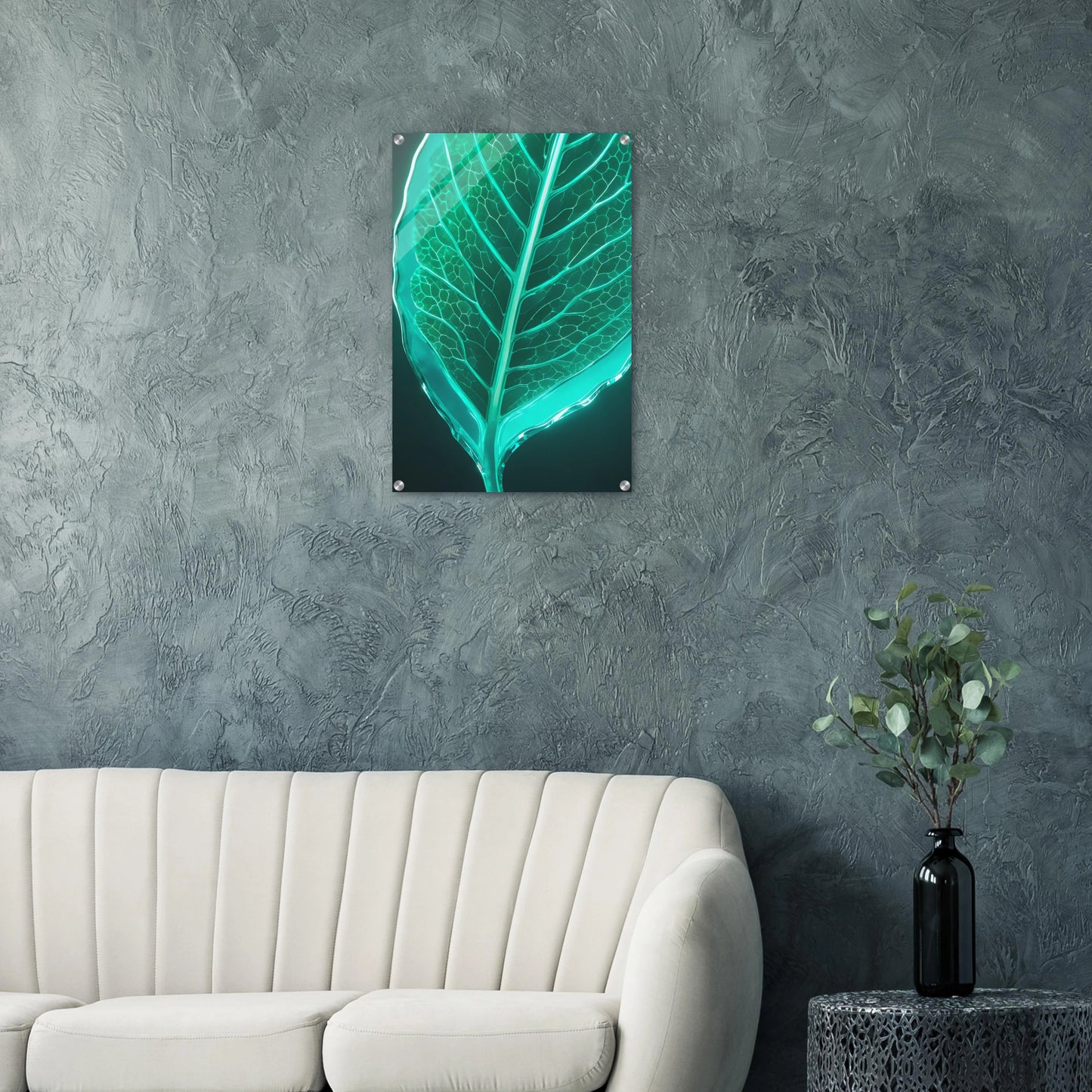 Modernes Wandbild eines leuchtenden, türkisfarbenen Blattes in transparenter Glas-Optik mit sichtbaren Blattadern. 50x75 cm. Acryl