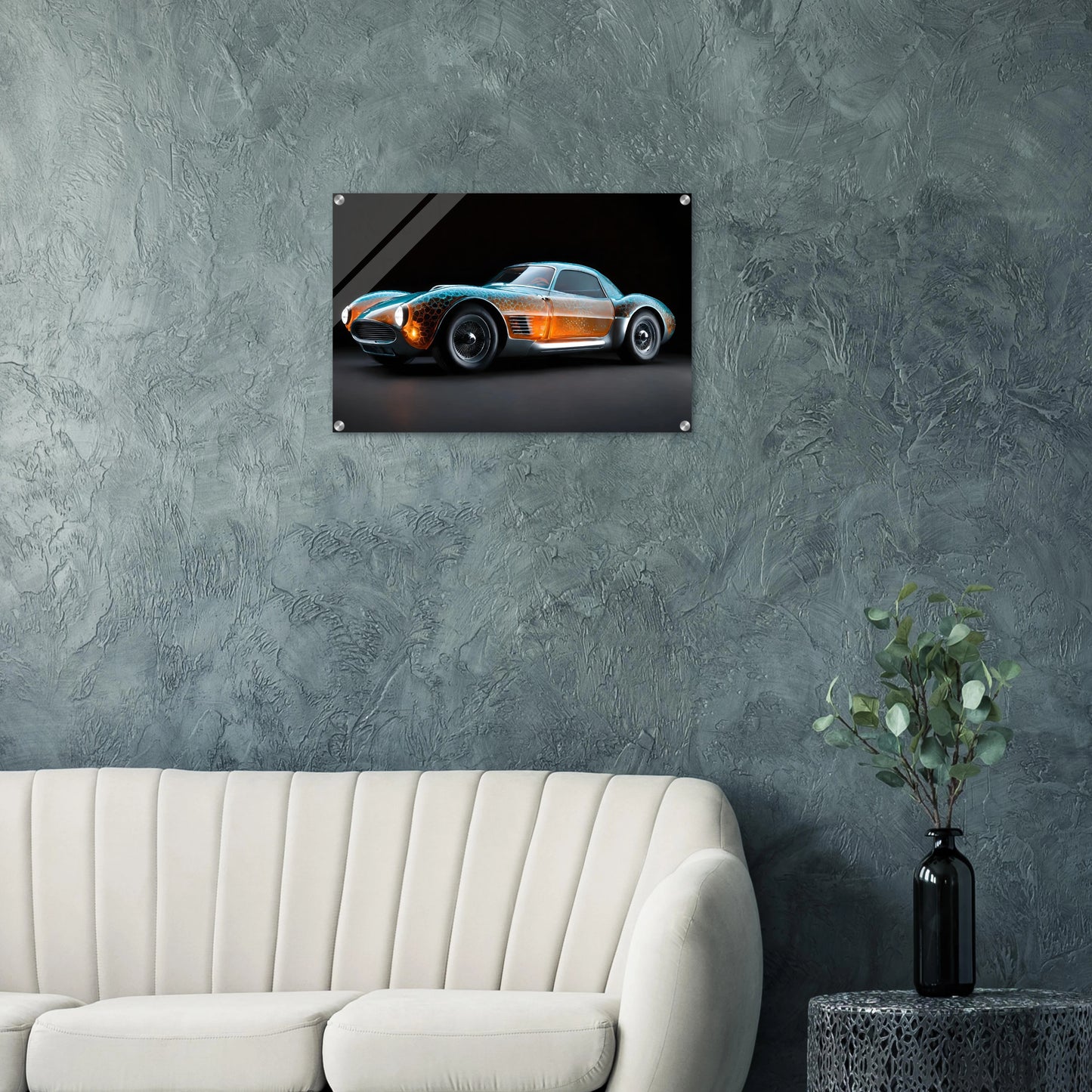 Digitales Kunstwerk eines klassischen Sportwagens mit einer transparenten, bernsteinfarbenen Karosserie und blauen Lichtreflexen. 50x75 cm. Acryl