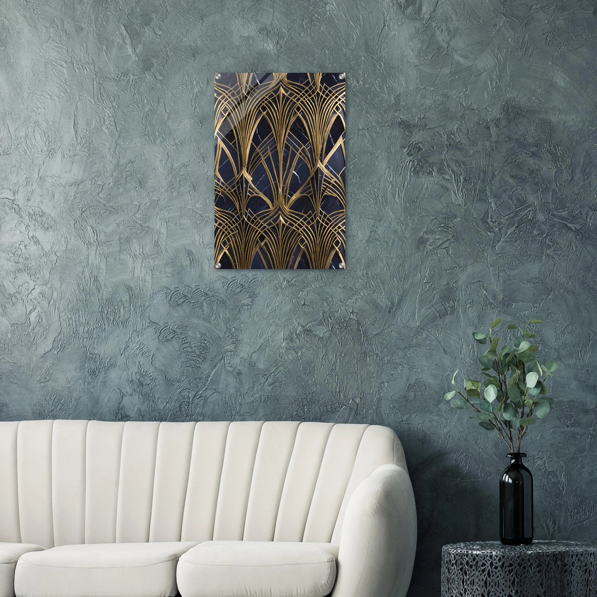 Modernes Wandbild mit goldenen, symmetrischen Art-Déco-Bögen auf einem dunkelblauen, marmorierten Hintergrund. 50x75 cm. Acryl