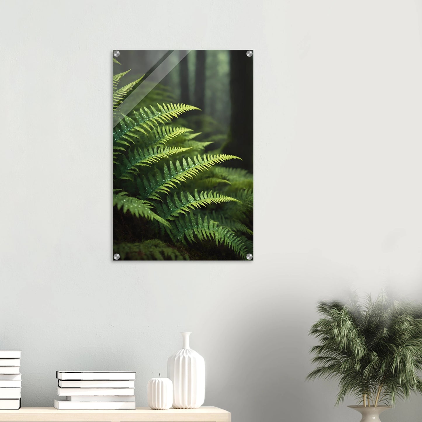 Nahaufnahme von grünen Farnwedeln mit Tautropfen in einem dichten, nebligen Wald mit weichem Hintergrund. 50x75 cm. Acryl