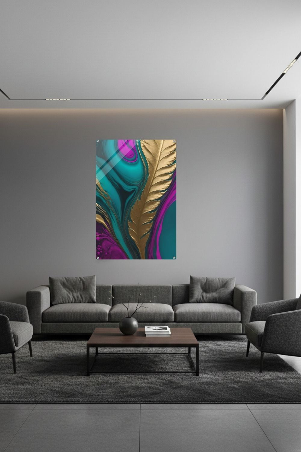 Abstraktes Wandbild mit einer großen goldenen Feder vor einem Hintergrund aus flüssigen Farbverläufen in Türkis, Blau und Magenta. Acryl