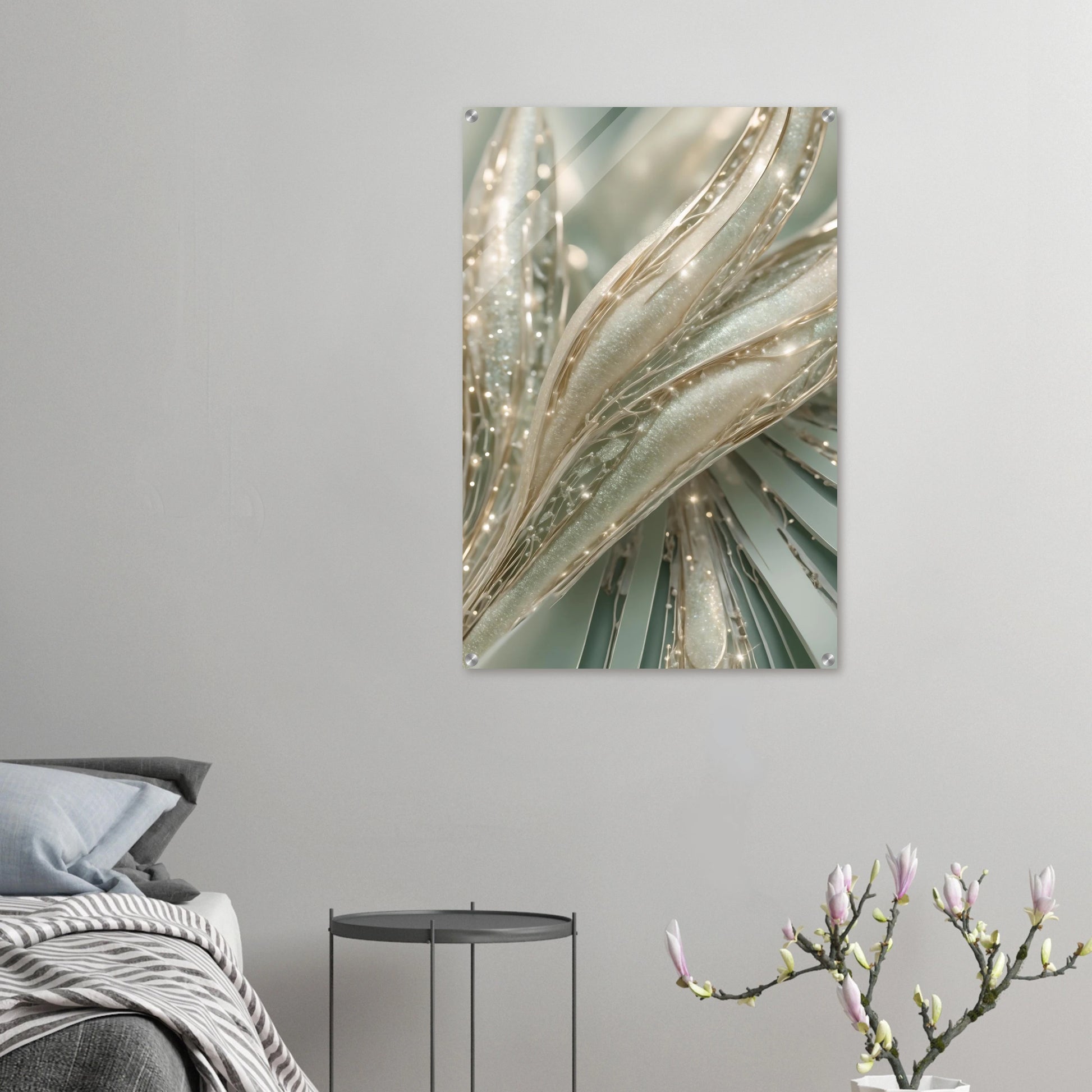 Abstraktes Kunstwerk mit organischen, cremefarbenen Strukturen, glitzernden Kristalldetails und weißen Perlen. 60x90 cm. Acryl