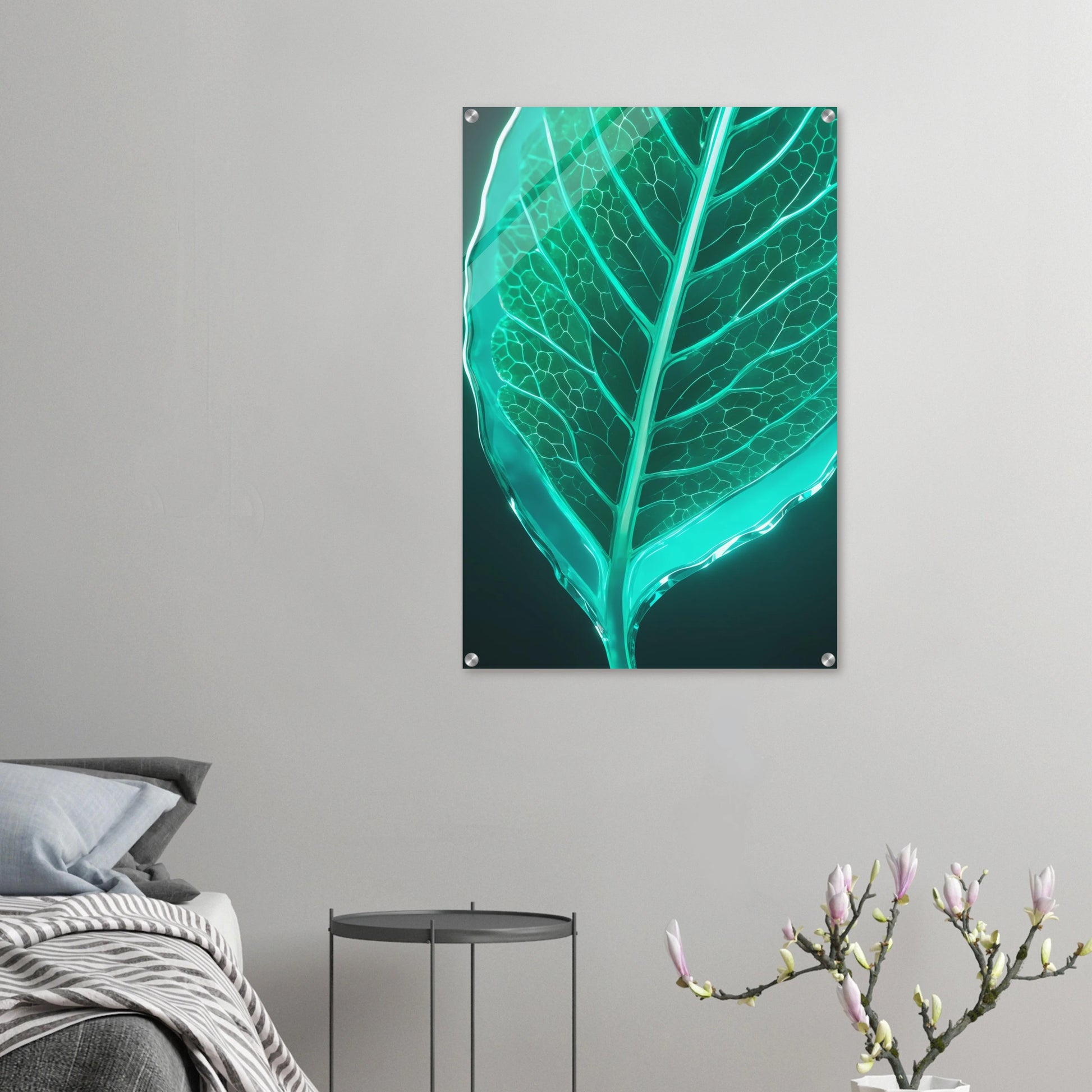 Modernes Wandbild eines leuchtenden, türkisfarbenen Blattes in transparenter Glas-Optik mit sichtbaren Blattadern. 60x90 cm. Acryl