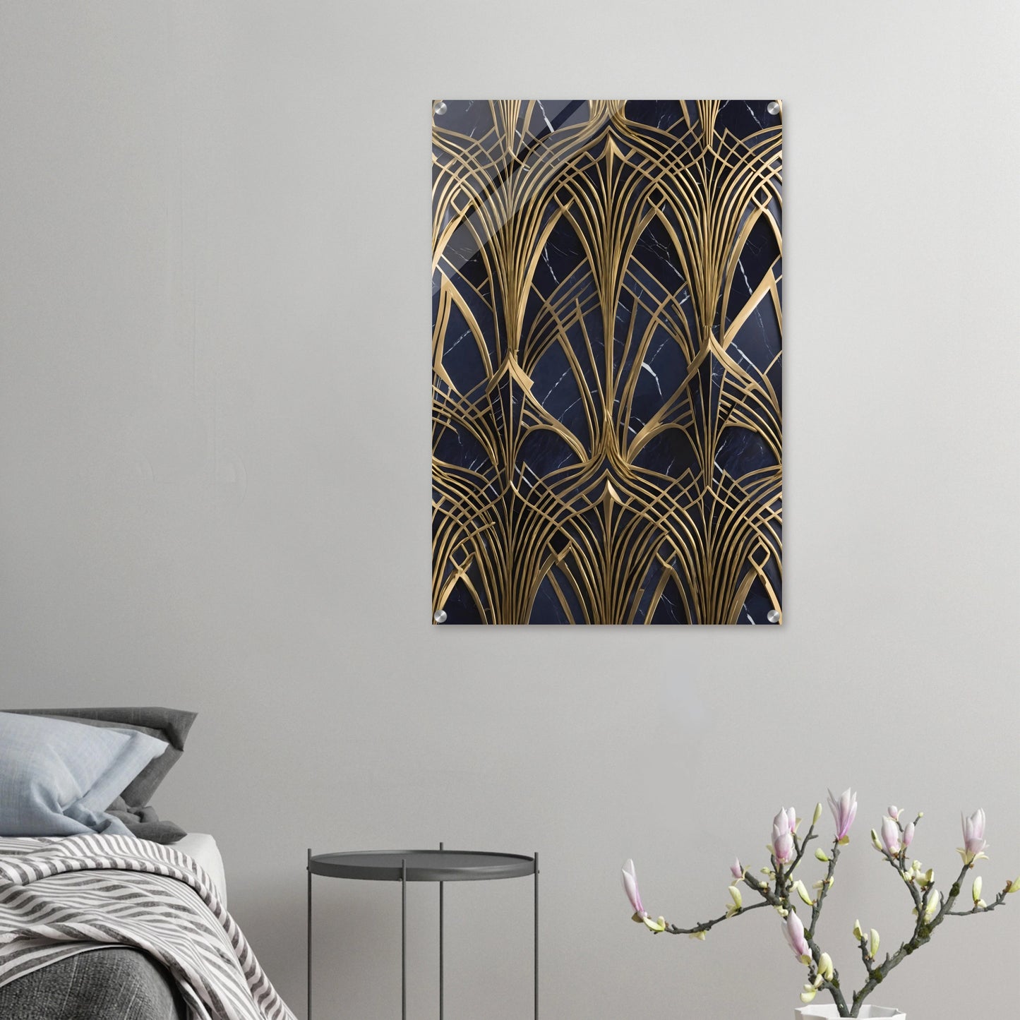 Modernes Wandbild mit goldenen, symmetrischen Art-Déco-Bögen auf einem dunkelblauen, marmorierten Hintergrund. 60x90 cm. Acryl