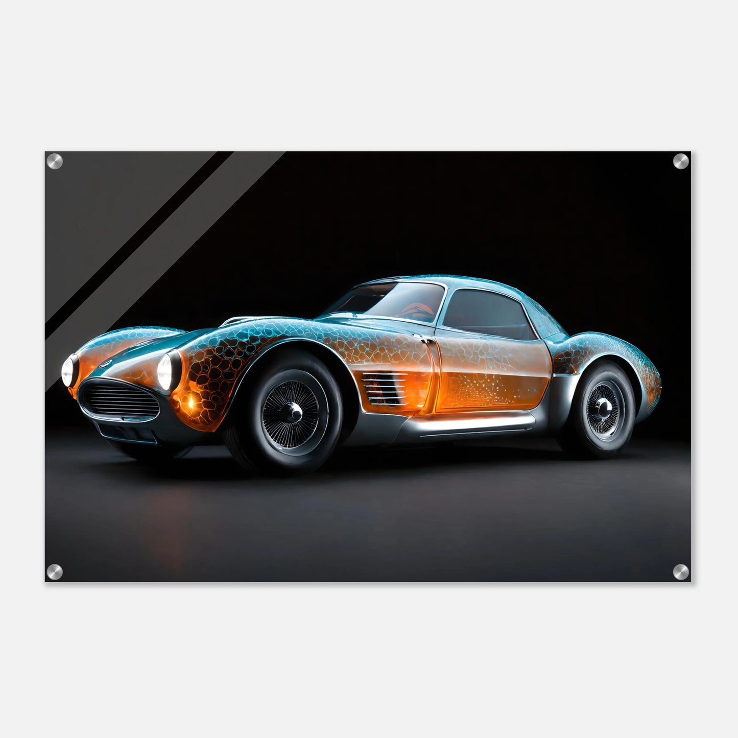 Digitales Kunstwerk eines klassischen Sportwagens mit einer transparenten, bernsteinfarbenen Karosserie und blauen Lichtreflexen. 60x90 cm. Acryl