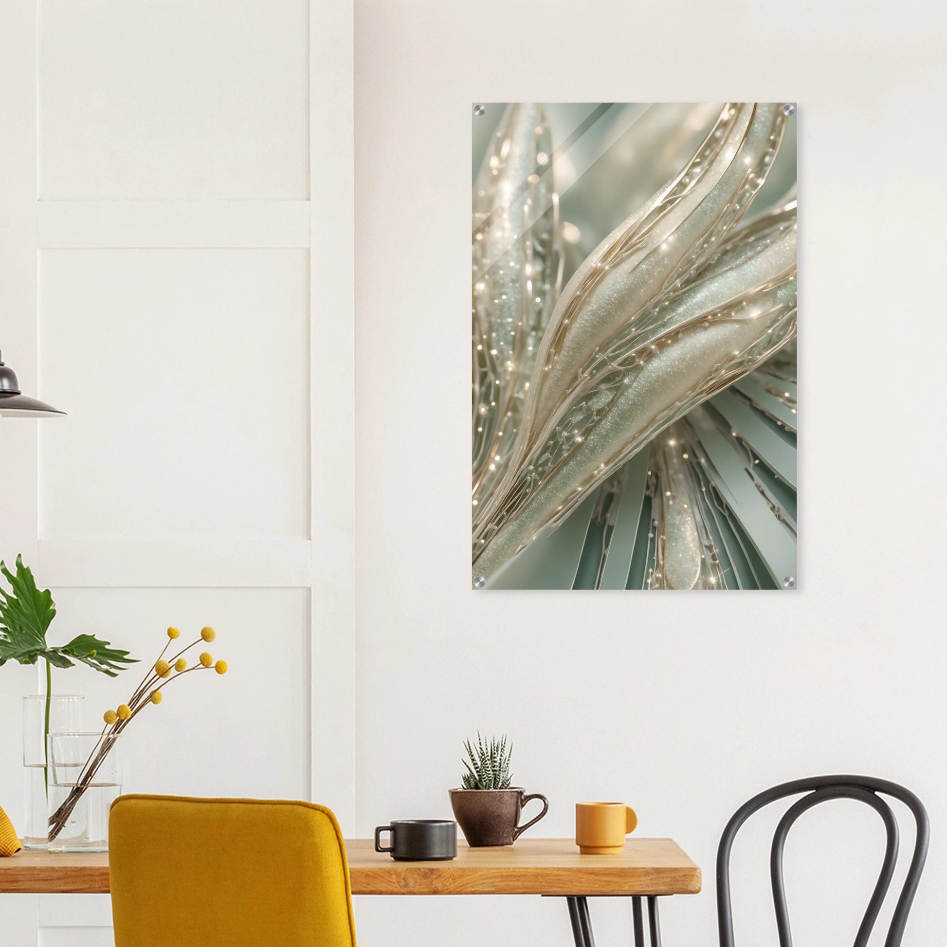 Abstraktes Kunstwerk mit organischen, cremefarbenen Strukturen, glitzernden Kristalldetails und weißen Perlen. 60x90 cm. Acryl