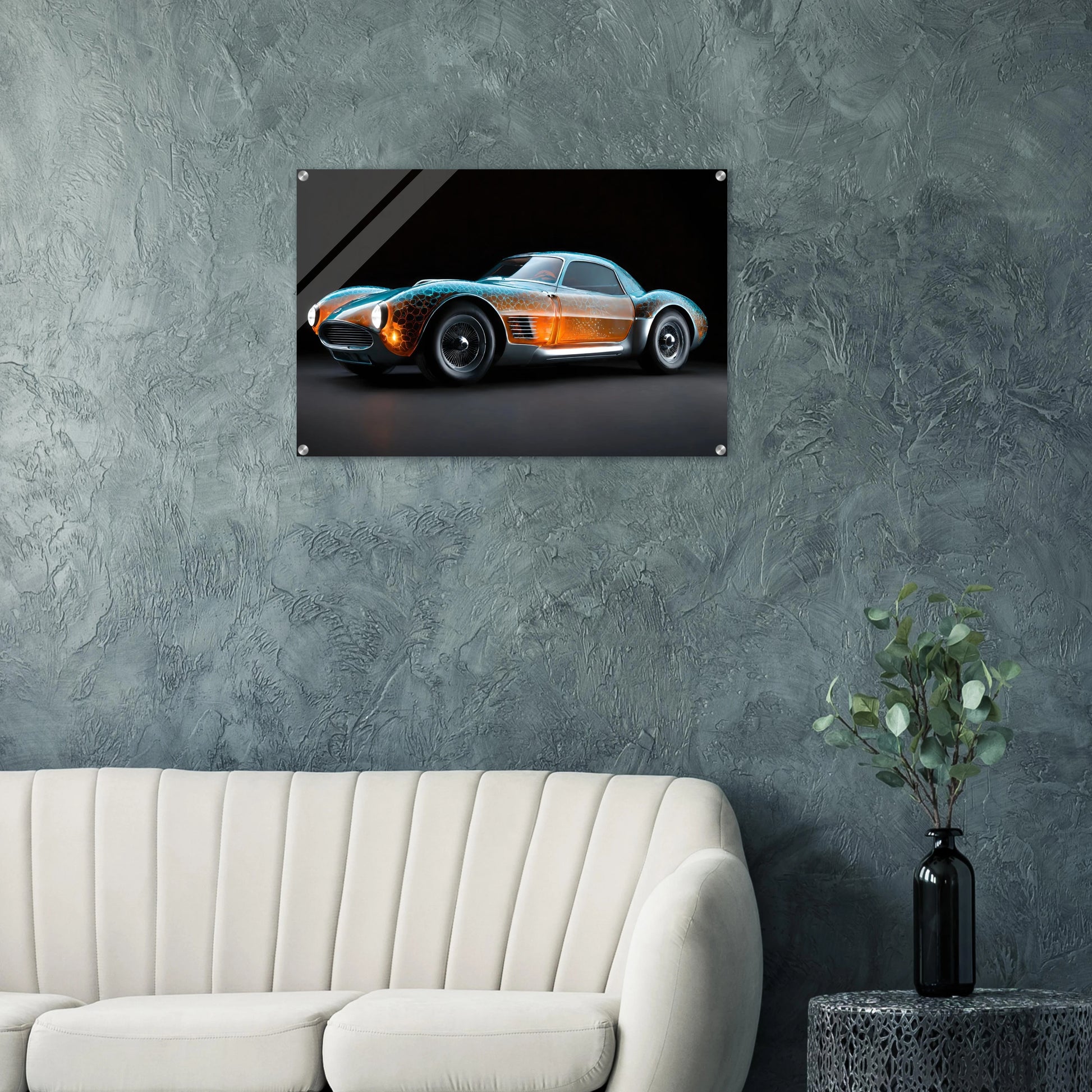 Digitales Kunstwerk eines klassischen Sportwagens mit einer transparenten, bernsteinfarbenen Karosserie und blauen Lichtreflexen. 60x90 cm. Acryl