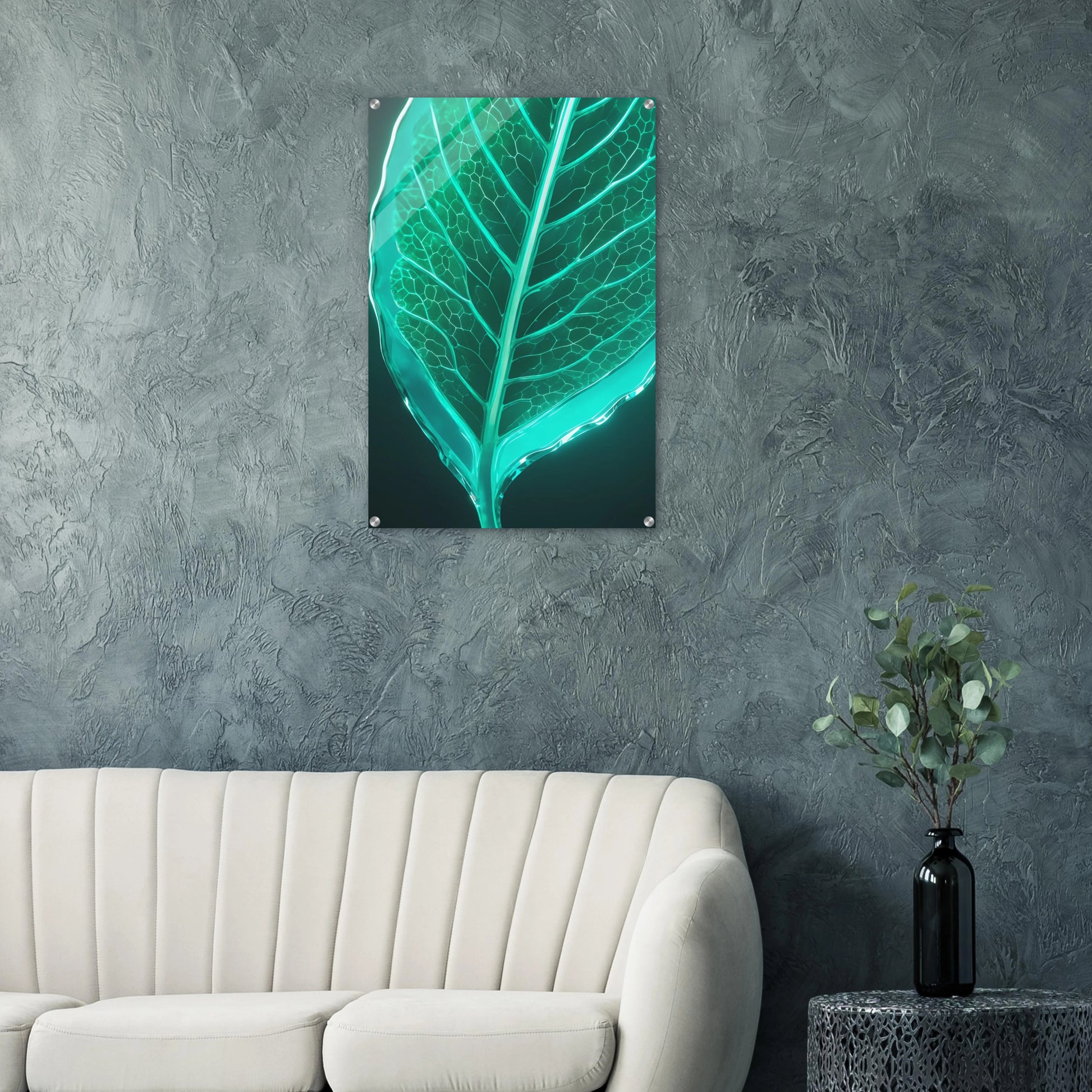 Modernes Wandbild eines leuchtenden, türkisfarbenen Blattes in transparenter Glas-Optik mit sichtbaren Blattadern. 60x90 cm. Acryl