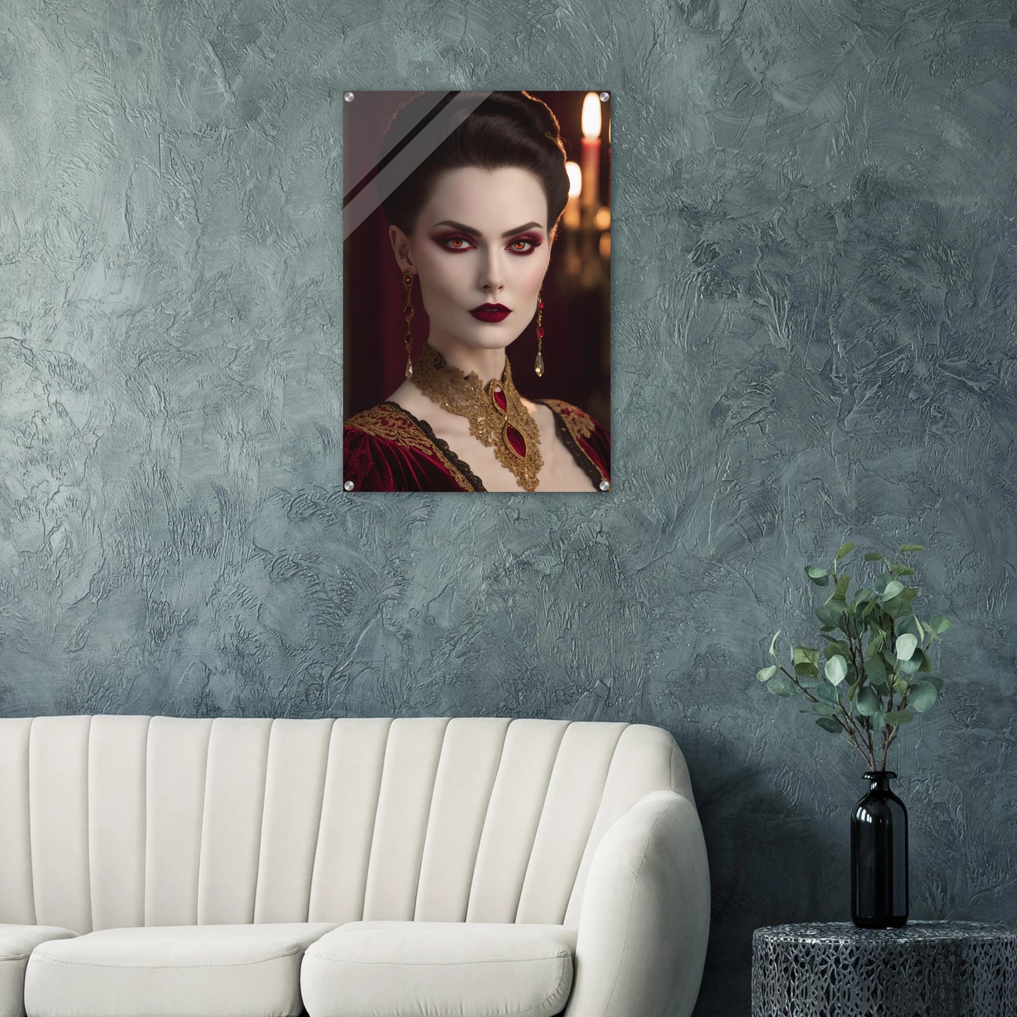 Digitales Porträt einer Frau im Gothic-Stil mit rot leuchtenden Augen, dunklem Haar und opulentem gold-rotem Halsschmuck. 60x90 cm. Acryl