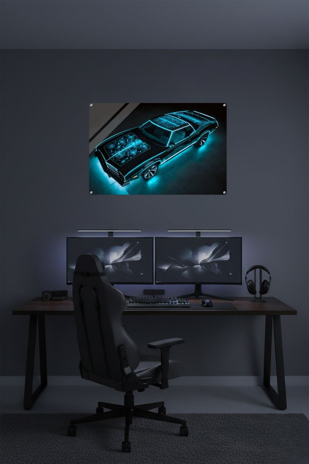 Digitales Kunstwerk eines schwarzen Muscle Cars mit leuchtend türkisen Neon-Umrisslinien und beleuchtetem Motor. Acryl