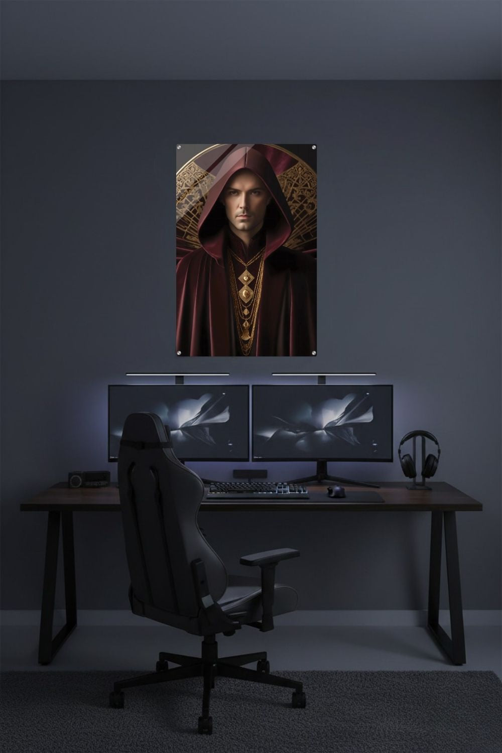 Digitales Kunstwerk einer männlichen Gestalt mit purpurner Kapuze, goldenen Ketten und kunstvollem Hintergrund. Acryl