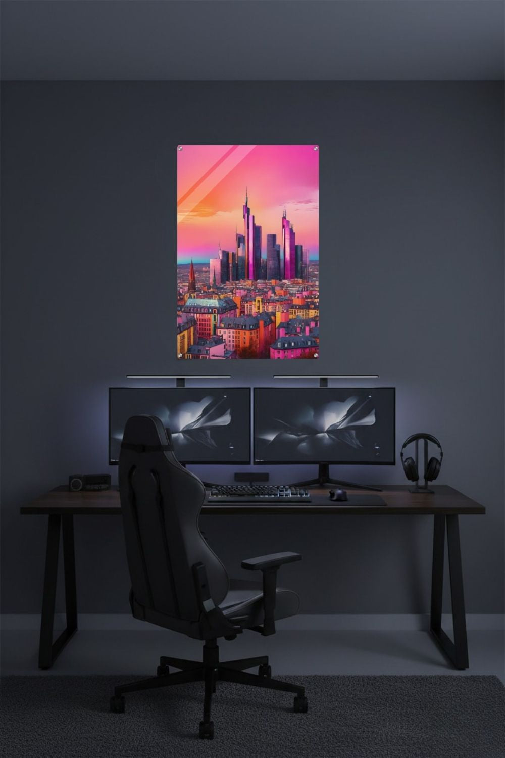 Buntes Wandbild der Frankfurter Skyline in intensiven Pink- und Violetttönen im modernen Pop-Art-Illustrationsstil. Acryl