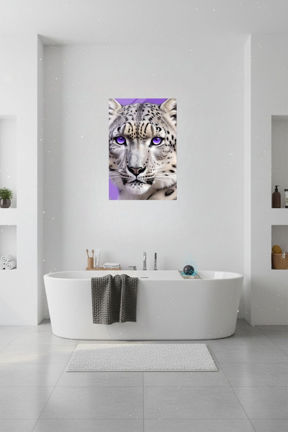 Detailliertes Porträt eines Schneeleoparden mit intensiv leuchtenden violetten Augen vor einem fliederfarbenen Hintergrund. Acryl