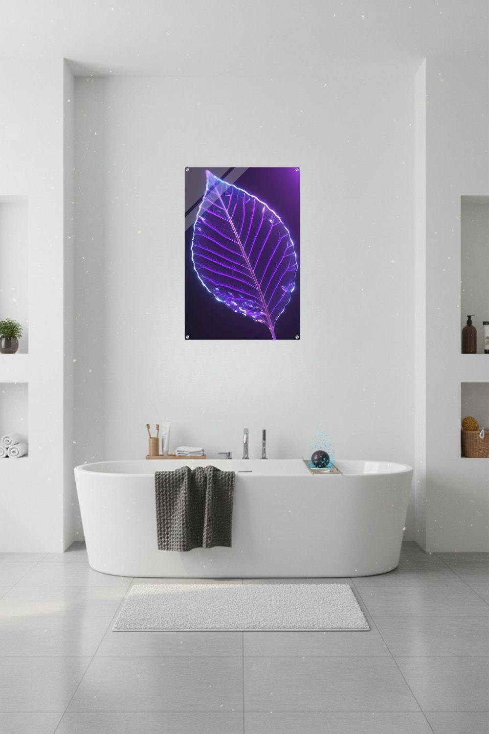 Detailliertes Wandbild eines transparenten Blattes in Glas-Optik mit violett und blau leuchtenden Adern vor einem dunklen Hintergrund. Acryl