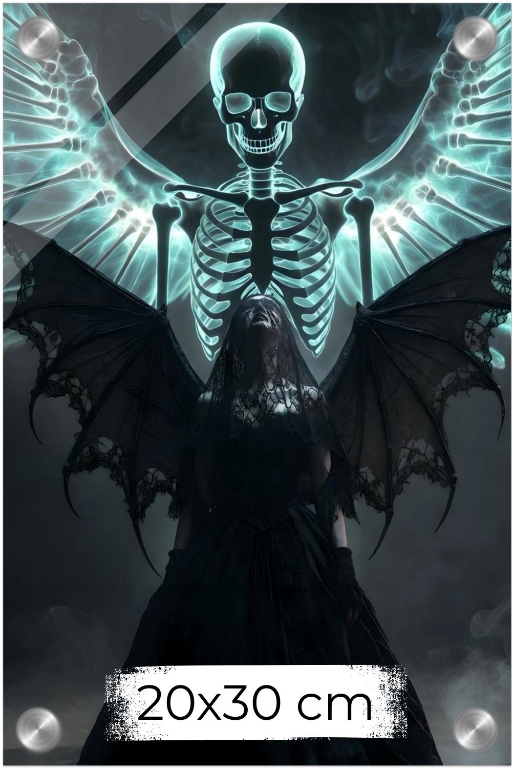 Düsteres Fantasy-Wandbild einer Frau in schwarzem Kleid mit großen Flügeln und einem leuchtenden Skelett-Engel im Hintergrund. Acryl 20x30 cm